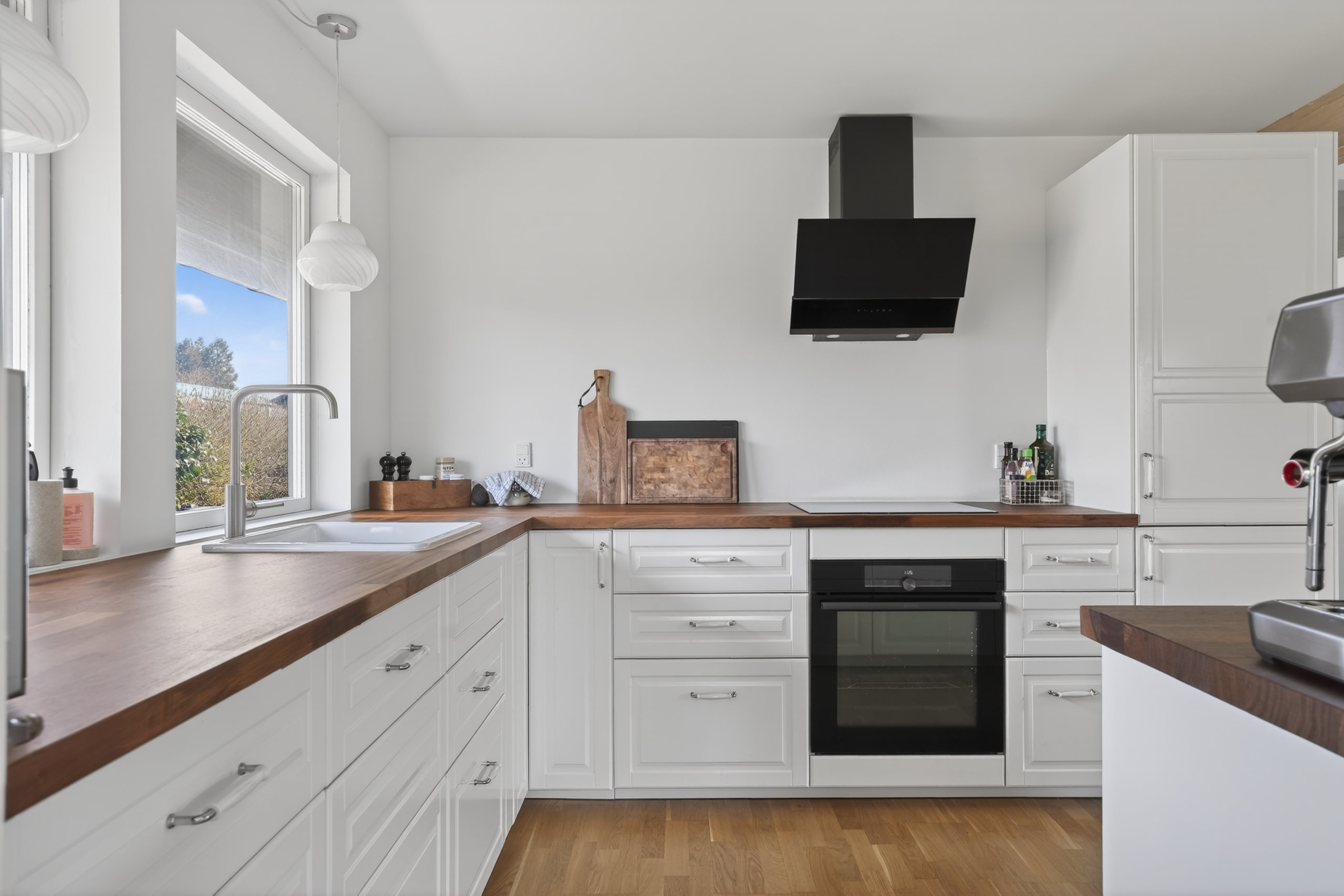 Fremhævet køkken billede i fuldskærmstilstand. Billede af Skovduevej 7, 2680 Solrød Strand