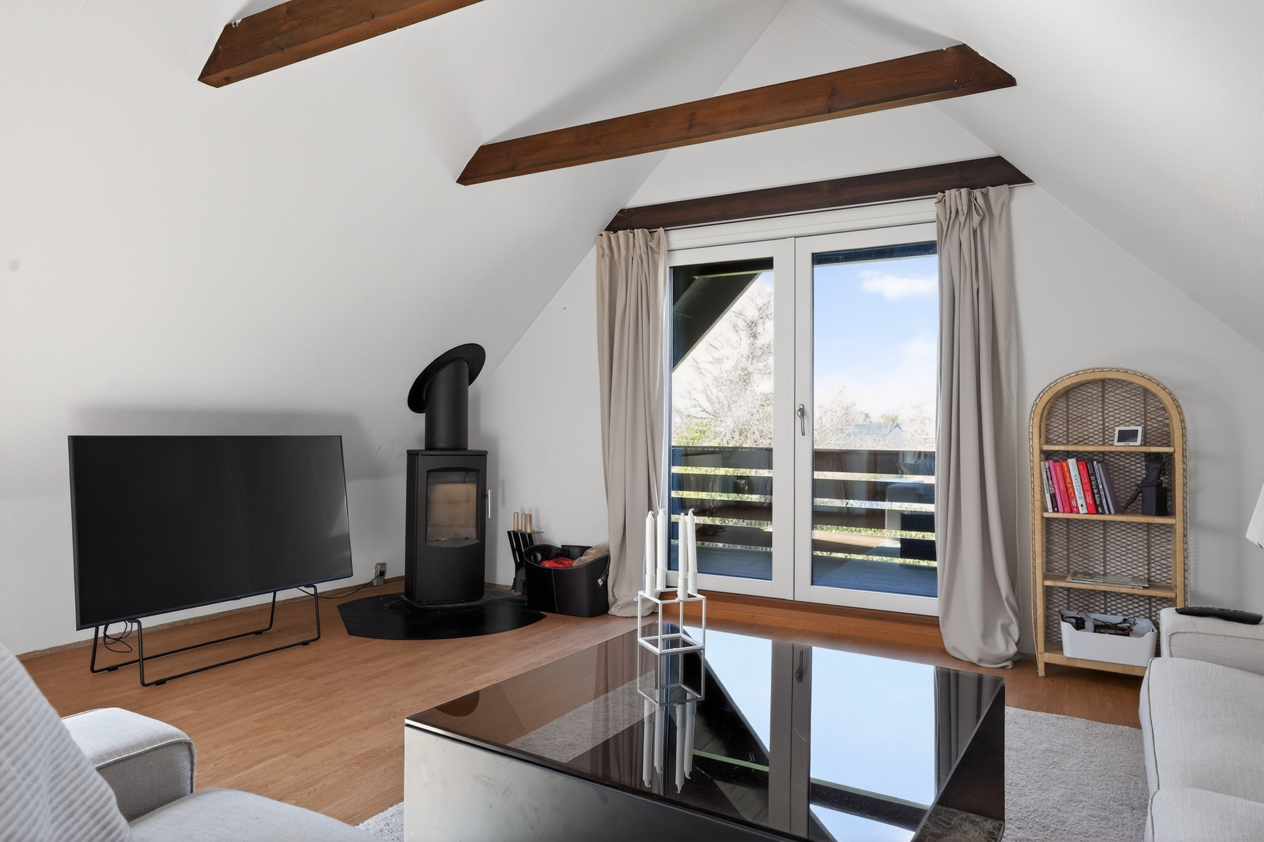 Fremhævet stue billede i fuldskærmstilstand. Billede af Skovduevej 7, 2680 Solrød Strand