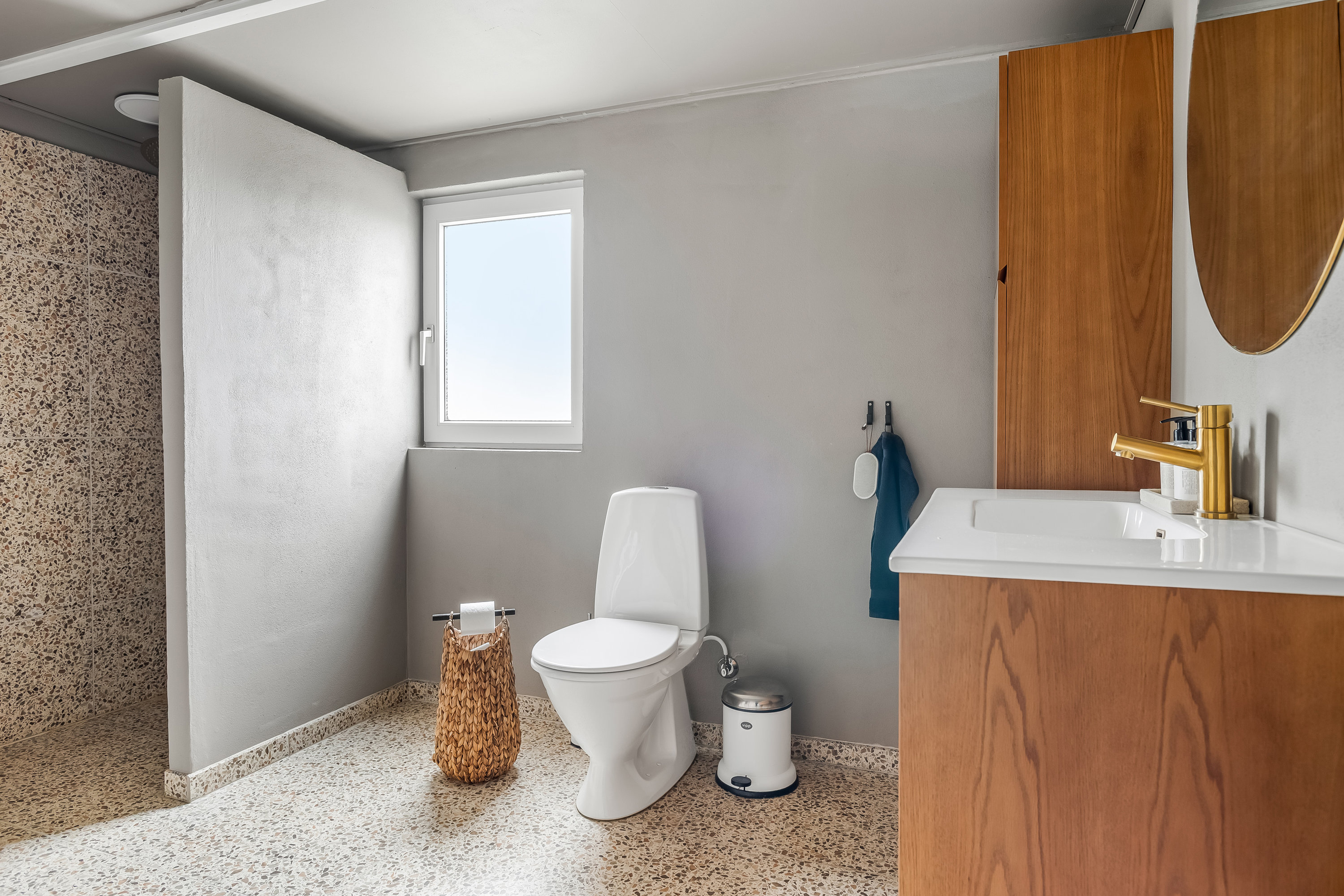 Fremhævet badeværelse billede i fuldskærmstilstand. Billede af Violvej 32, Tørring, 7620 Lemvig