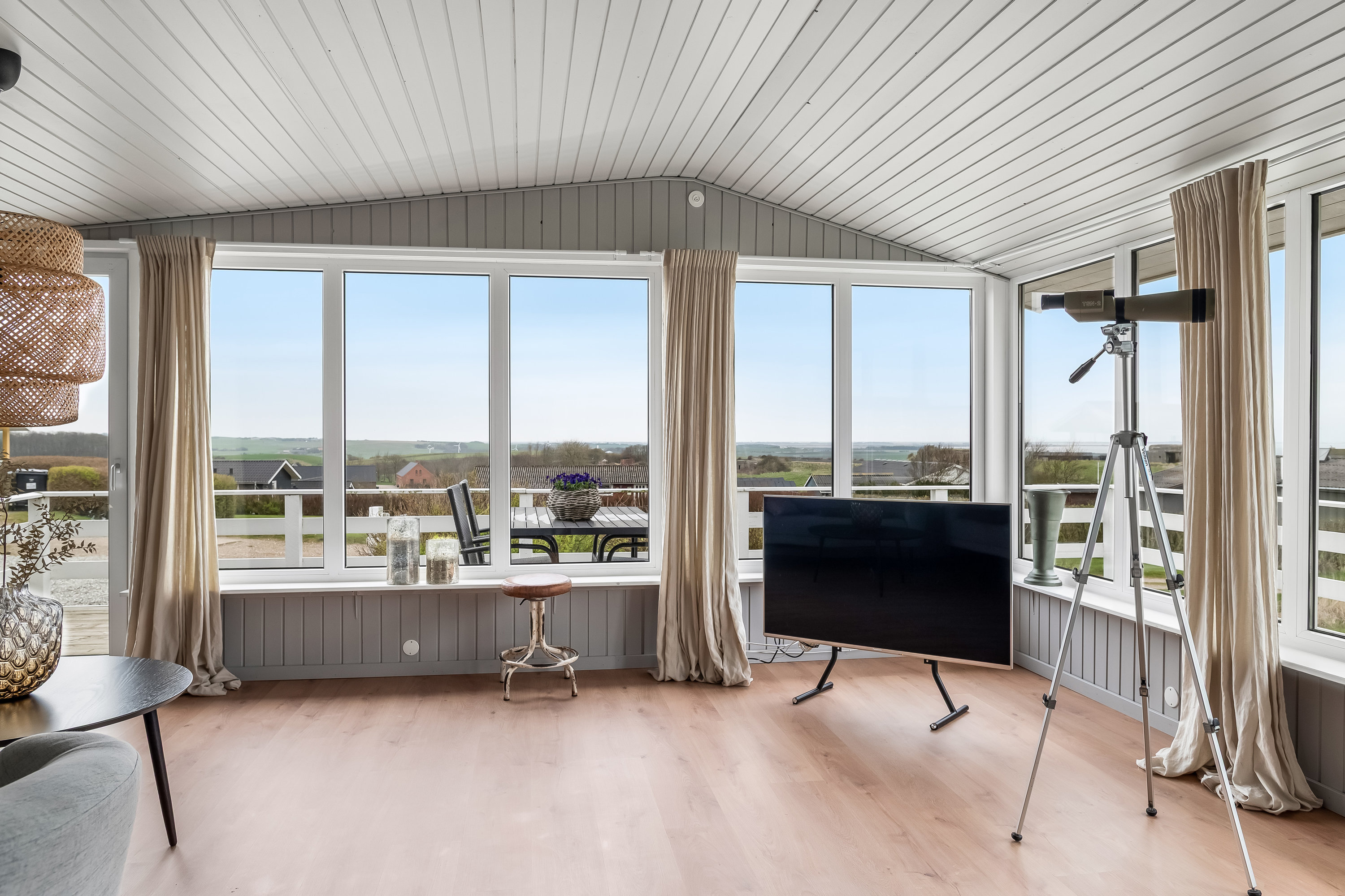 Fremhævet stue billede i fuldskærmstilstand. Billede af Violvej 32, Tørring, 7620 Lemvig