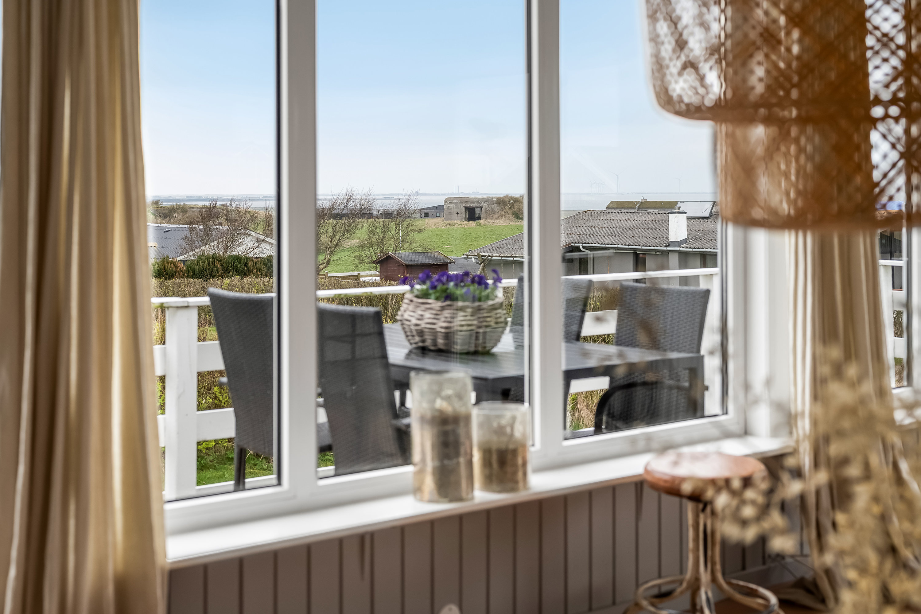 Fremhævet stue billede i fuldskærmstilstand. Billede af Violvej 32, Tørring, 7620 Lemvig