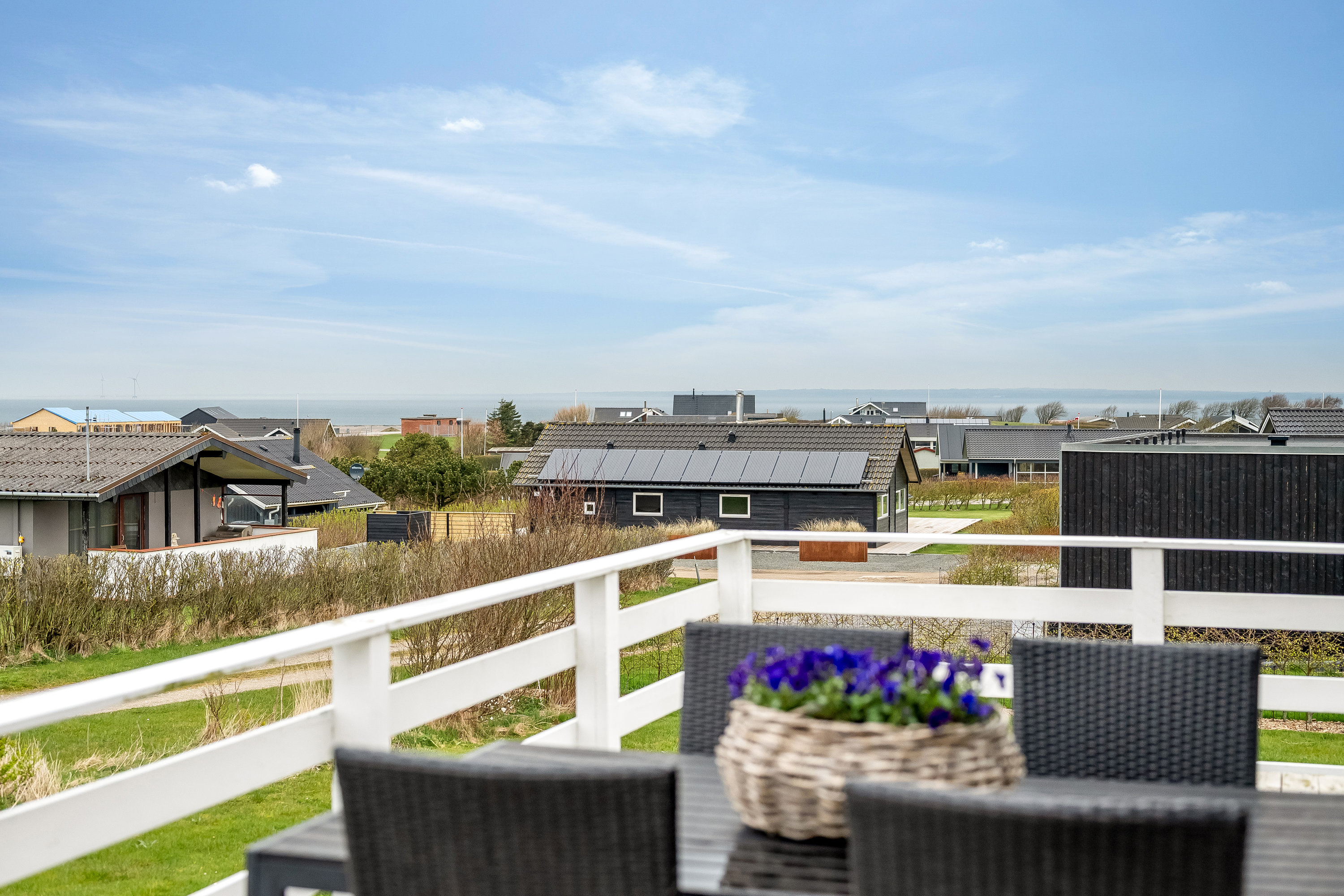 Fremhævet terrasse billede i fuldskærmstilstand. Billede af Violvej 32, Tørring, 7620 Lemvig