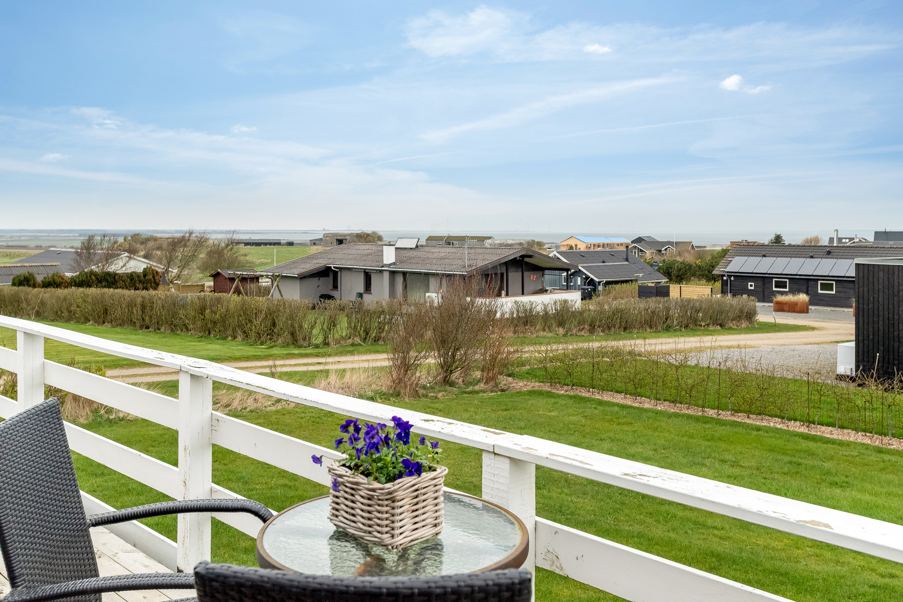 Fremhævet terrasse billede i fuldskærmstilstand. Billede af Violvej 32, Tørring, 7620 Lemvig