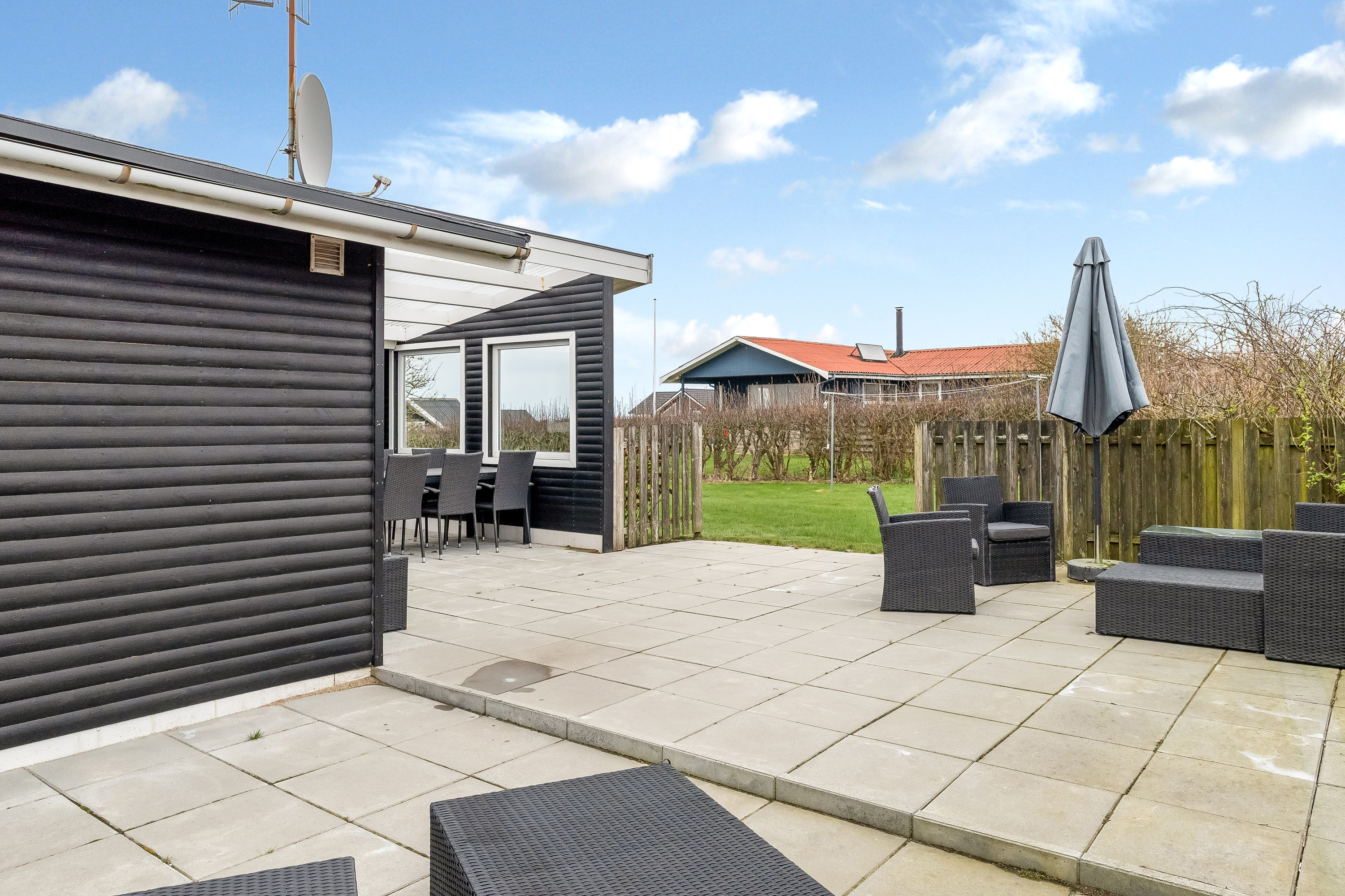 Fremhævet terrasse billede i fuldskærmstilstand. Billede af Violvej 32, Tørring, 7620 Lemvig