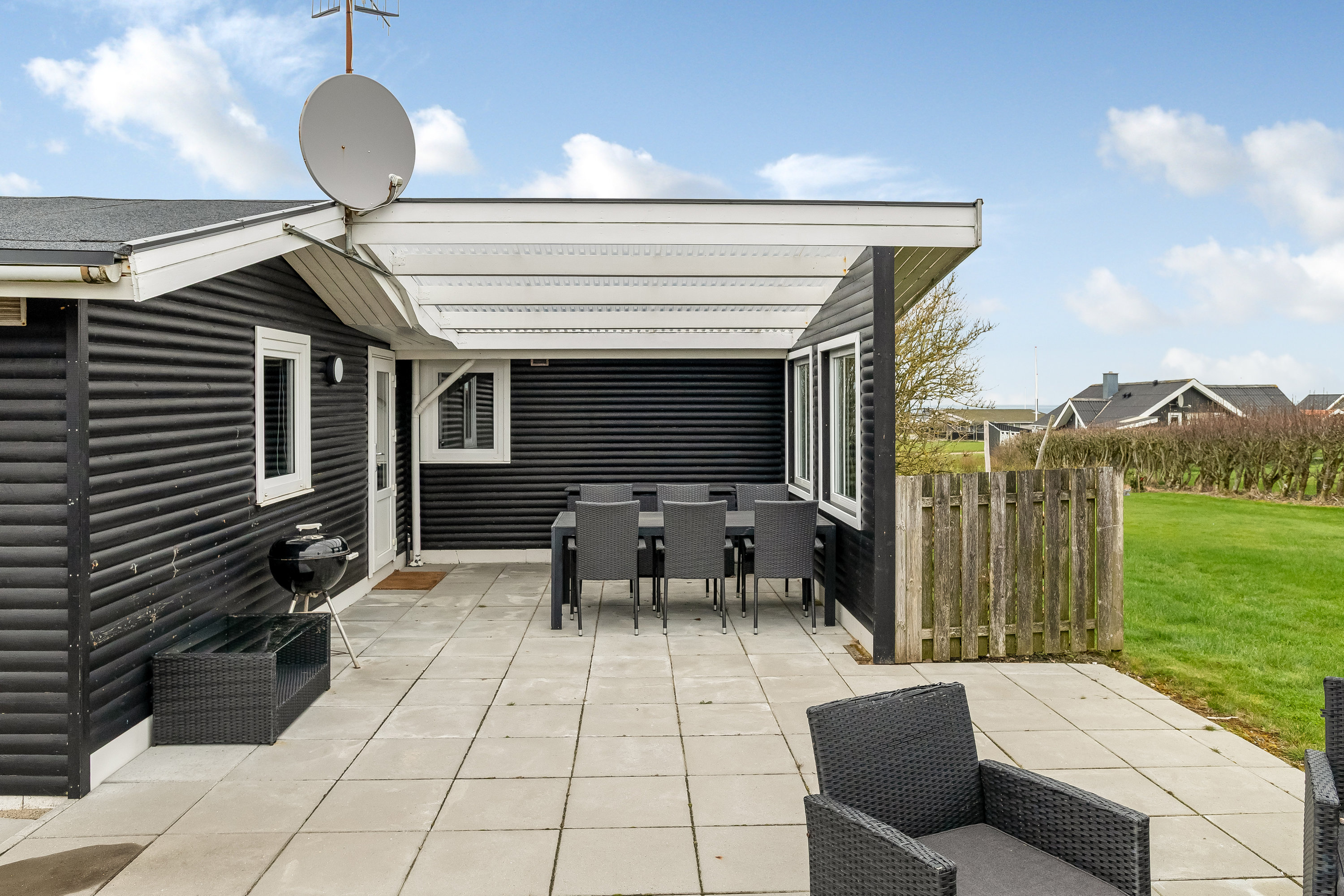 Fremhævet terrasse billede i fuldskærmstilstand. Billede af Violvej 32, Tørring, 7620 Lemvig