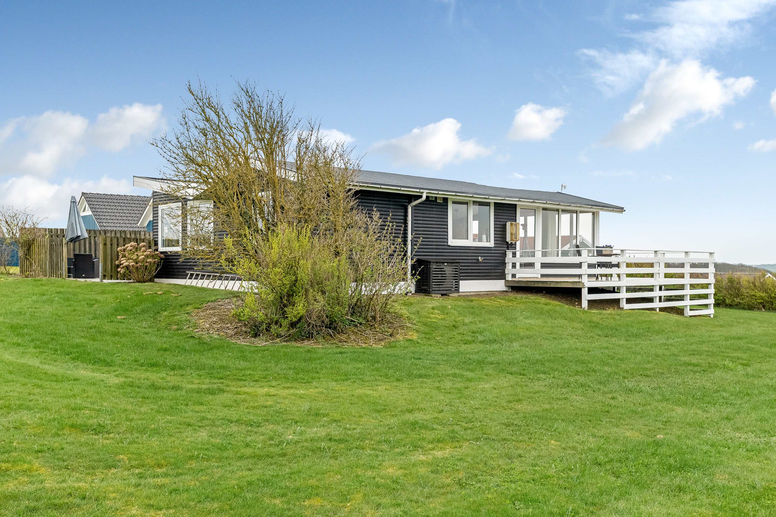 Fremhævet ejendommen billede i fuldskærmstilstand. Billede af Violvej 32, Tørring, 7620 Lemvig