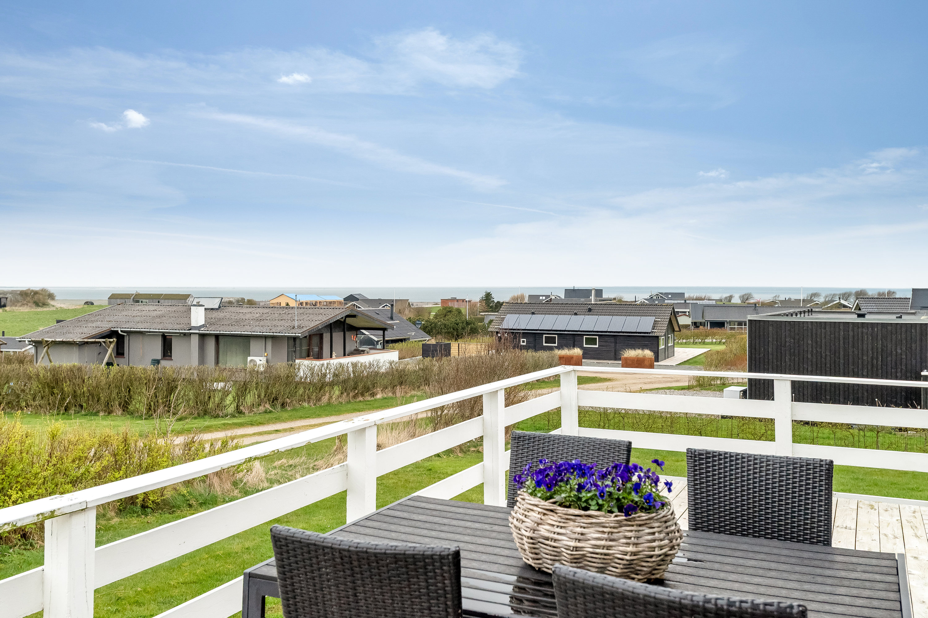 Fremhævet terrasse billede i fuldskærmstilstand. Billede af Violvej 32, Tørring, 7620 Lemvig