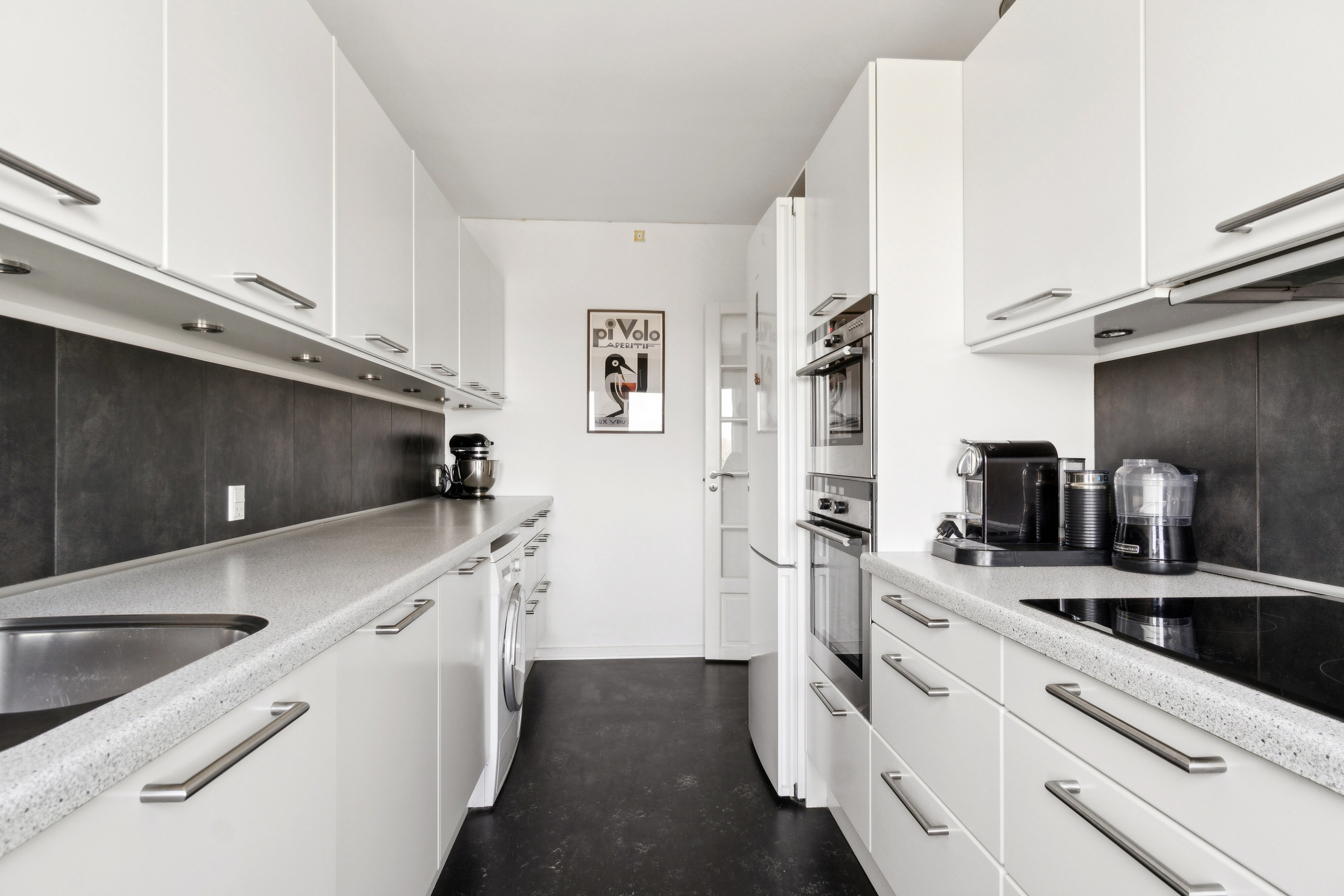 Fremhævet køkken billede i fuldskærmstilstand. Billede af Bredebovej 37, 5. tv., 2800 Kongens Lyngby