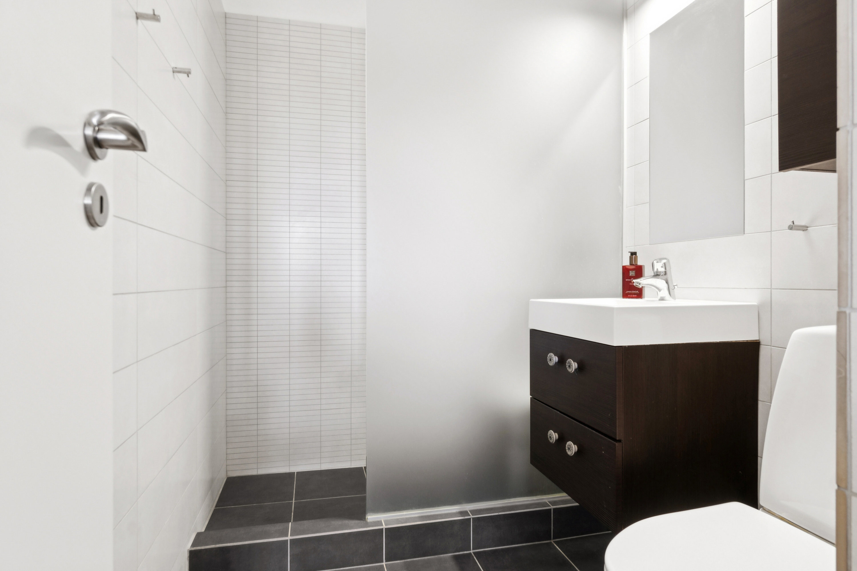 Fremhævet badeværelse billede i fuldskærmstilstand. Billede af Bredebovej 37, 5. tv., 2800 Kongens Lyngby