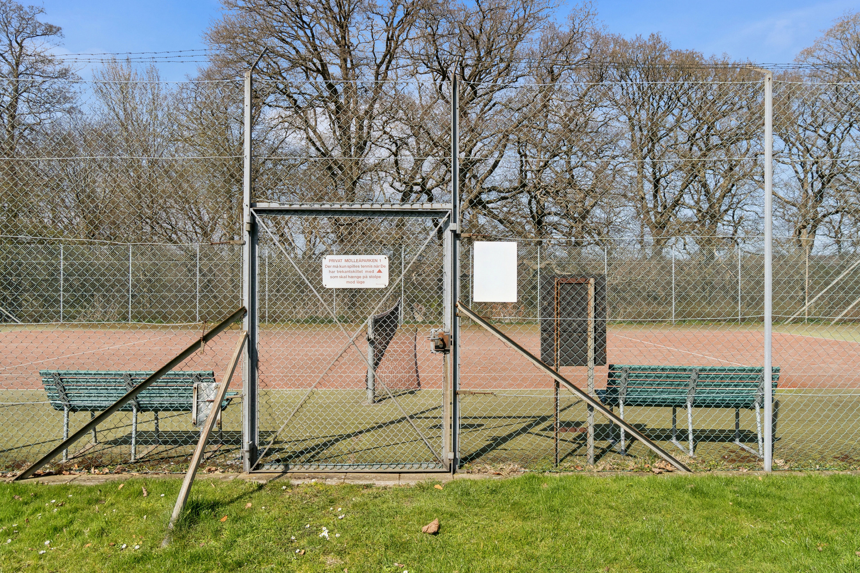 Fremhævet gårdmiljø billede i fuldskærmstilstand. Billede af Bredebovej 37, 5. tv., 2800 Kongens Lyngby