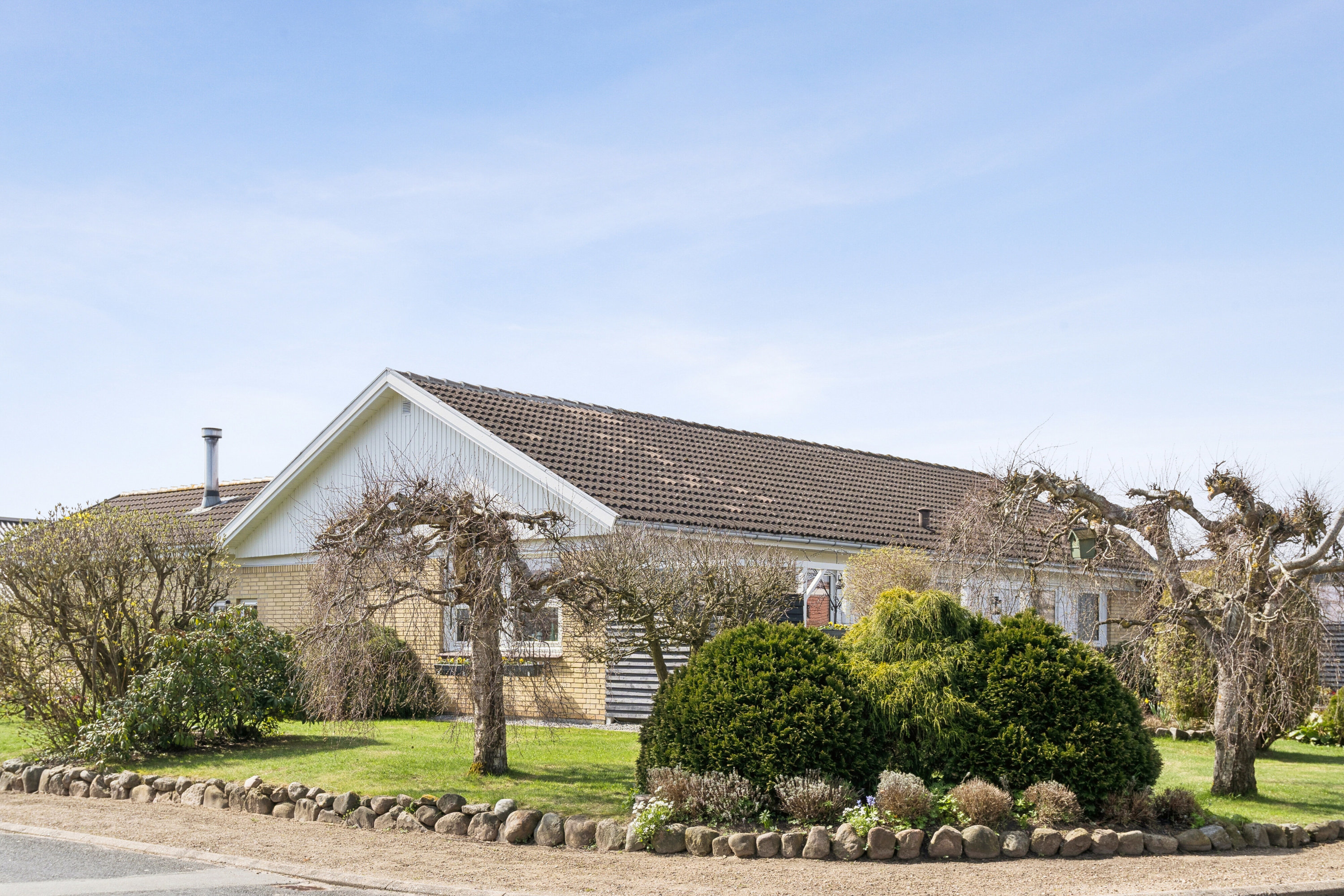 Fremhævet set fra vejen billede i fuldskærmstilstand. Billede af Åparken 24, Kirkeby, 5771 Stenstrup