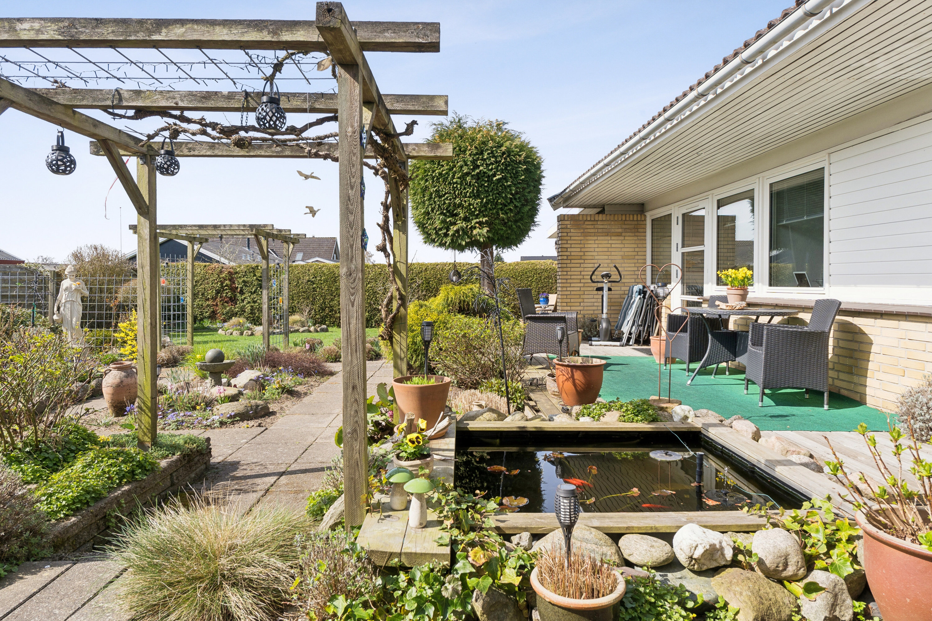 Fremhævet set fra haven billede i fuldskærmstilstand. Billede af Åparken 24, Kirkeby, 5771 Stenstrup