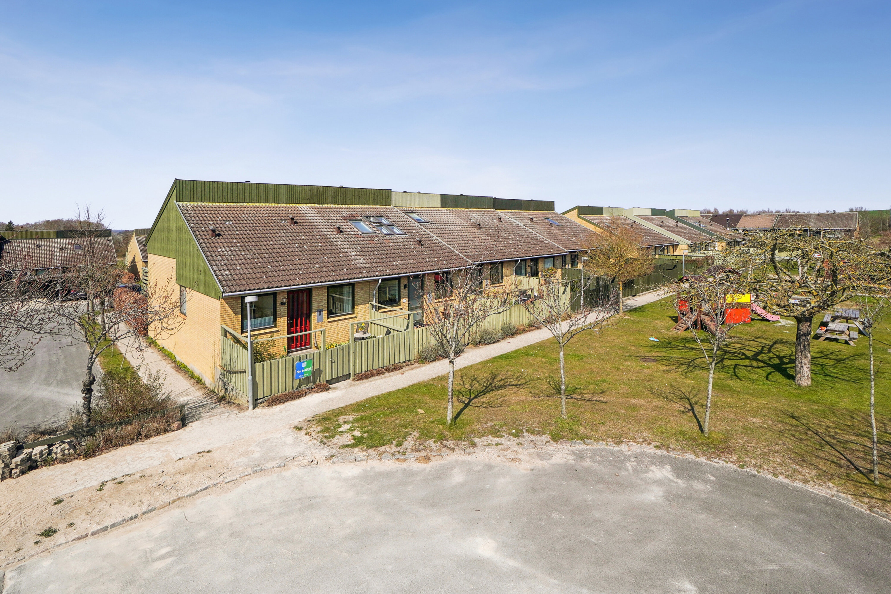 Fremhævet set fra haven billede i fuldskærmstilstand. Billede af Terrasserne 140, Himmelev, 4000 Roskilde