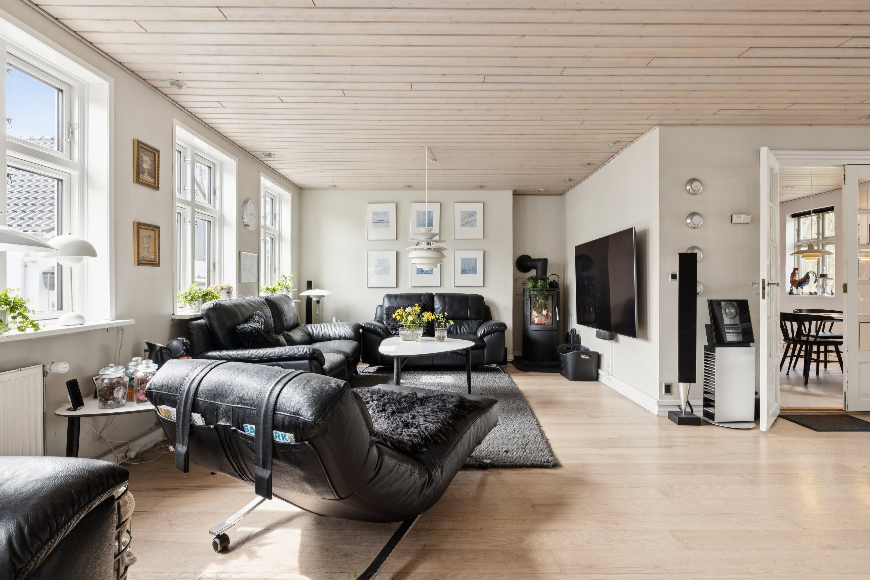 Fremhævet stue billede i fuldskærmstilstand. Billede af Fiskbækvej 6, 8831 Løgstrup