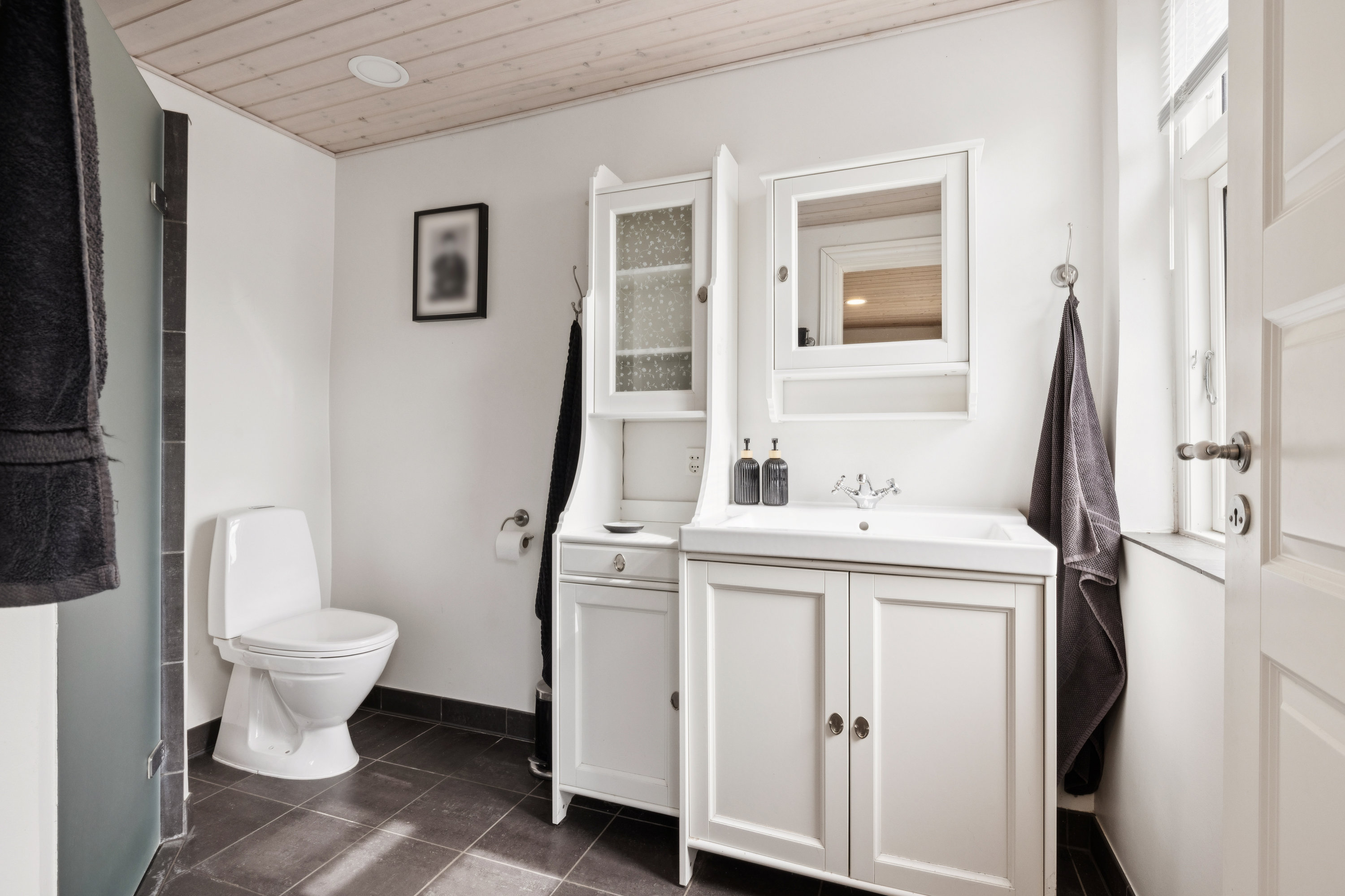 Fremhævet badeværelse billede i fuldskærmstilstand. Billede af Fiskbækvej 6, 8831 Løgstrup