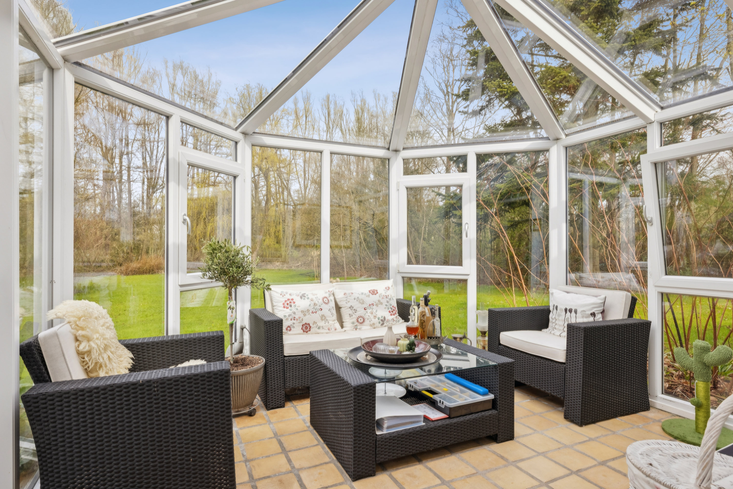 Fremhævet udestue billede i fuldskærmstilstand. Billede af Fiskbækvej 6, 8831 Løgstrup