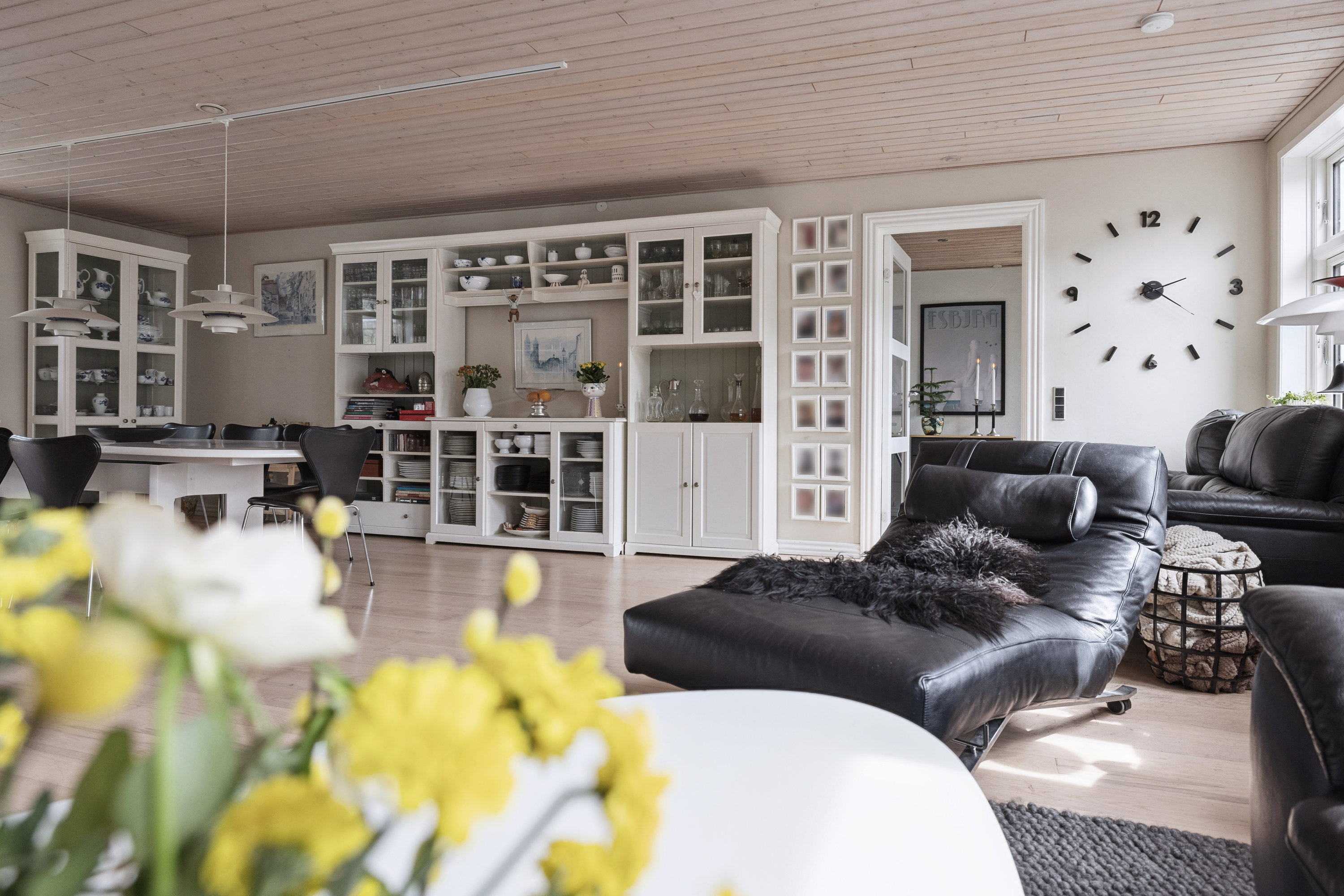 Fremhævet stue billede i fuldskærmstilstand. Billede af Fiskbækvej 6, 8831 Løgstrup