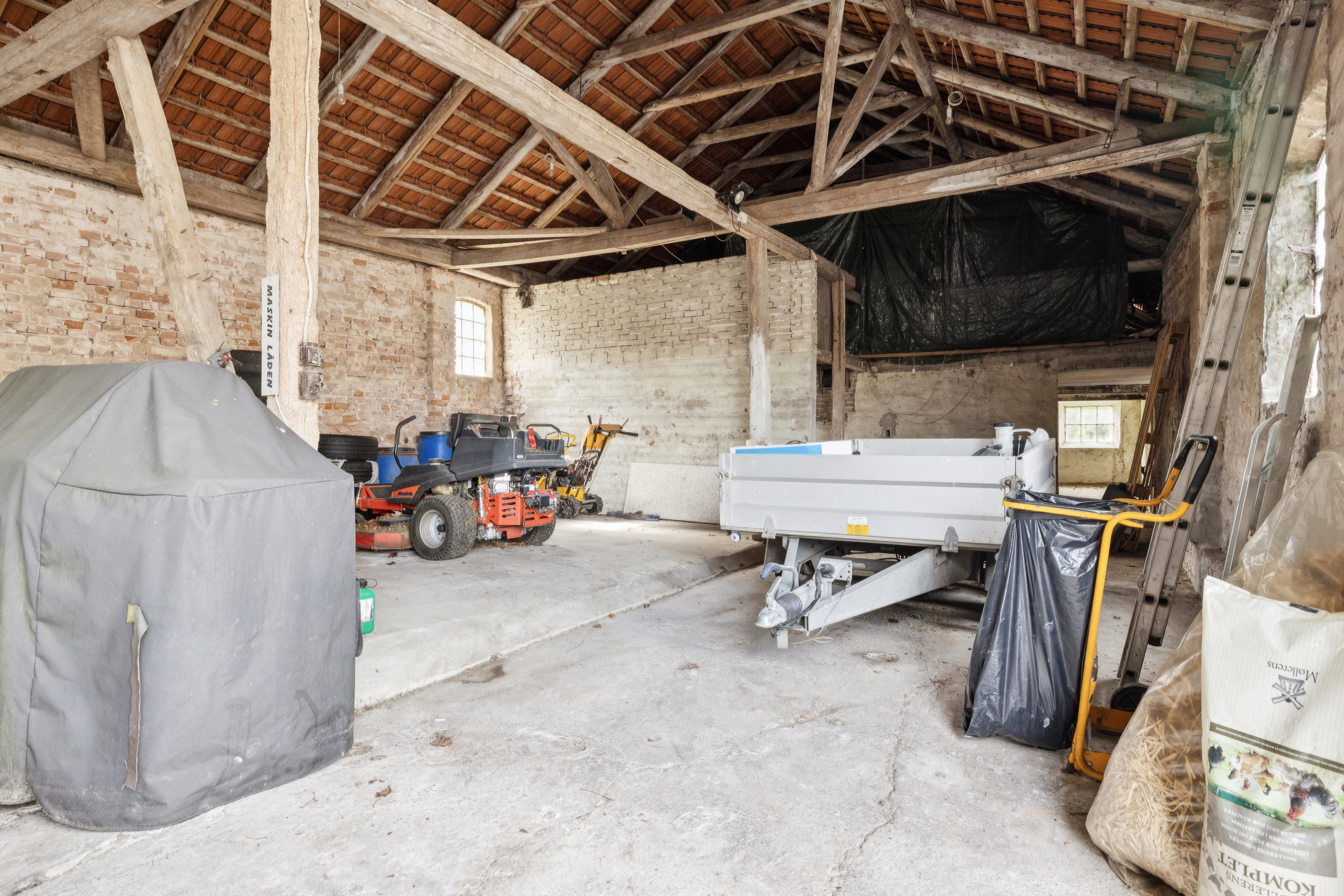 Fremhævet garage billede i fuldskærmstilstand. Billede af Fiskbækvej 6, 8831 Løgstrup