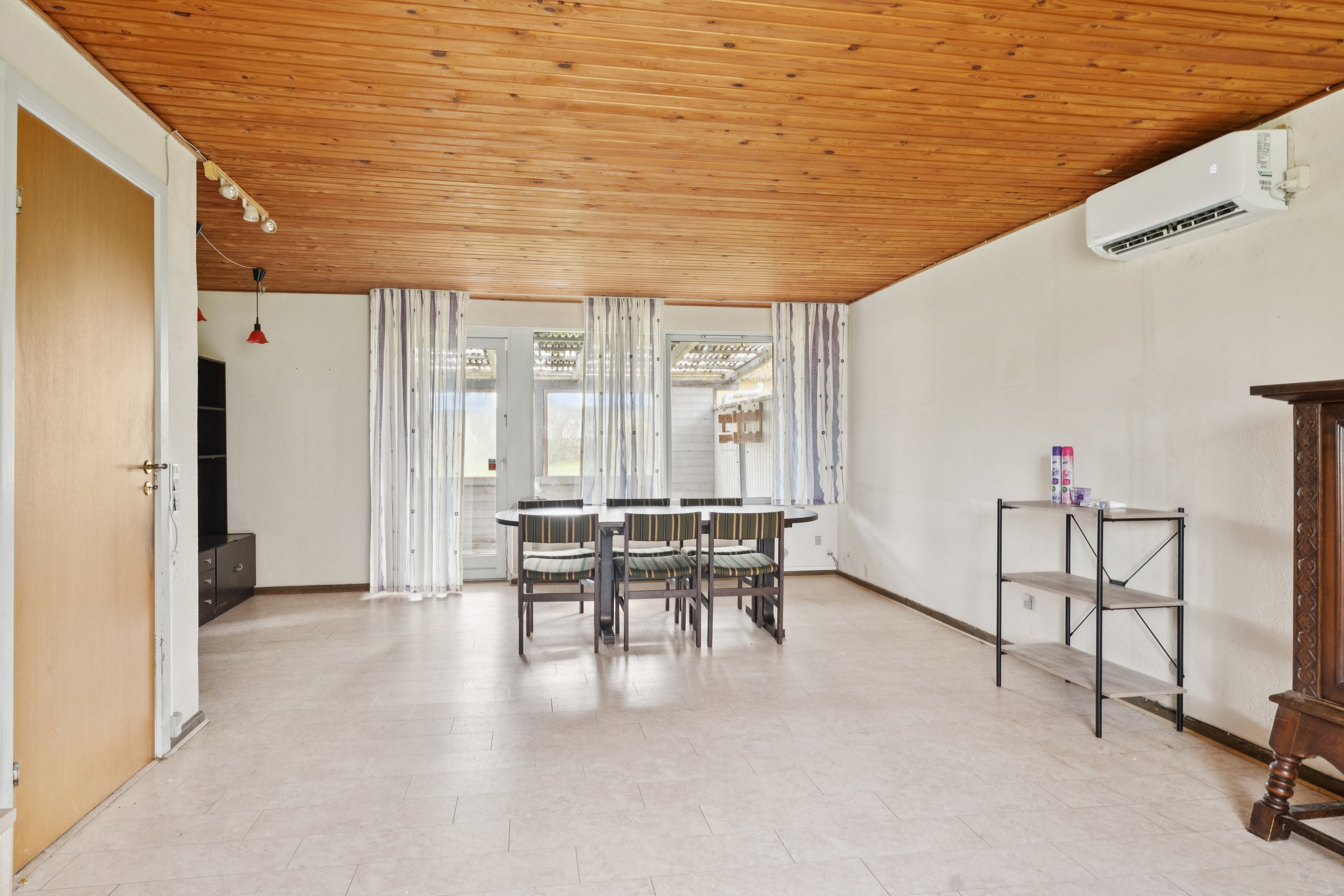 Fremhævet stue billede i fuldskærmstilstand. Billede af Sdr Byvej 14, Terp, 8860 Ulstrup