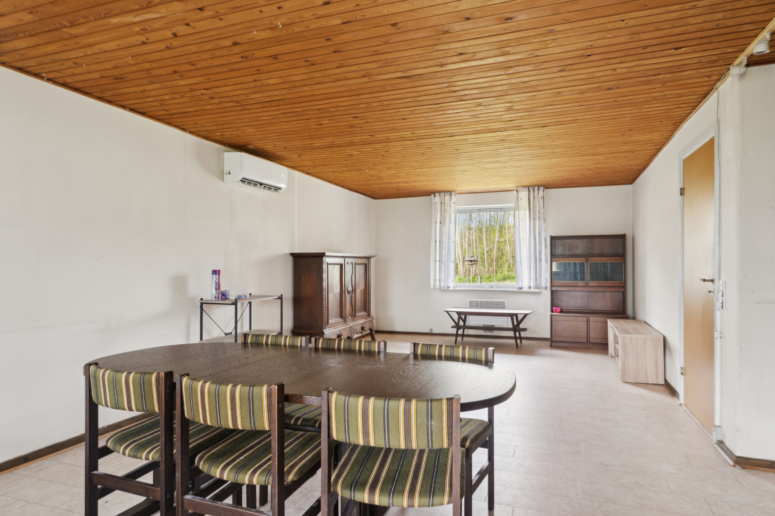 Fremhævet stue billede i fuldskærmstilstand. Billede af Sdr Byvej 14, Terp, 8860 Ulstrup