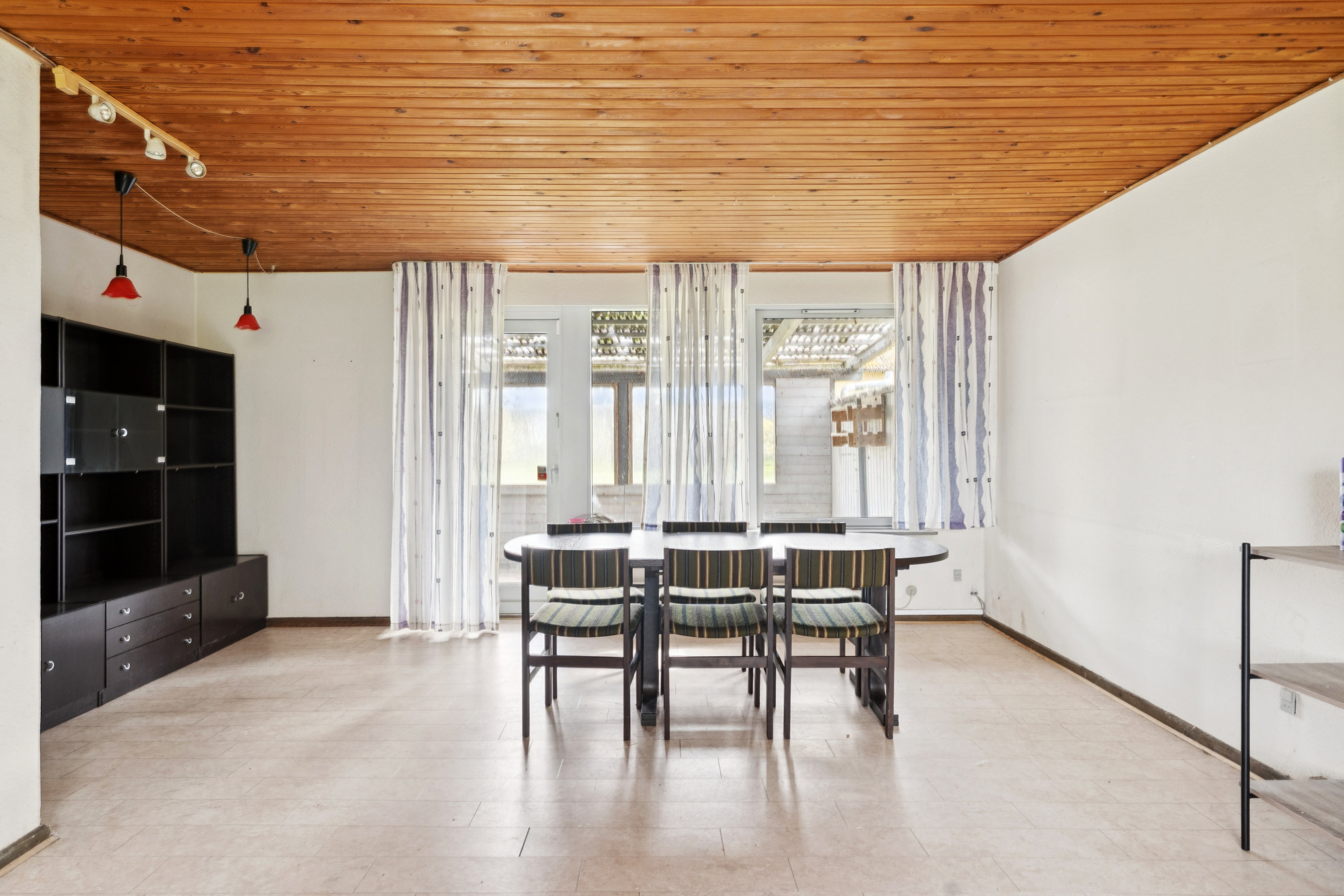 Fremhævet stue billede i fuldskærmstilstand. Billede af Sdr Byvej 14, Terp, 8860 Ulstrup