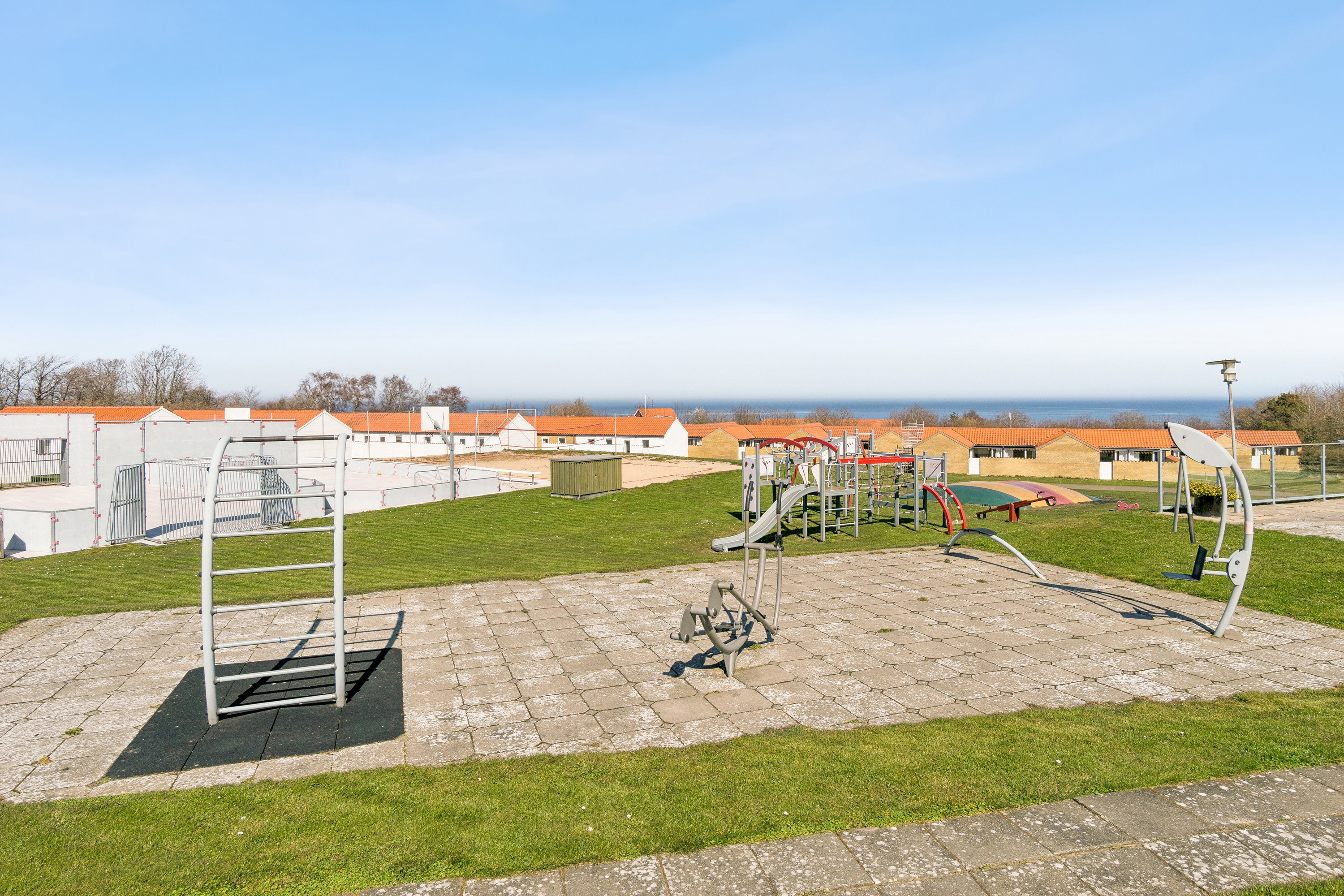 Fremhævet set fra haven billede i fuldskærmstilstand. Billede af Genvej 4, 52., 3770 Allinge