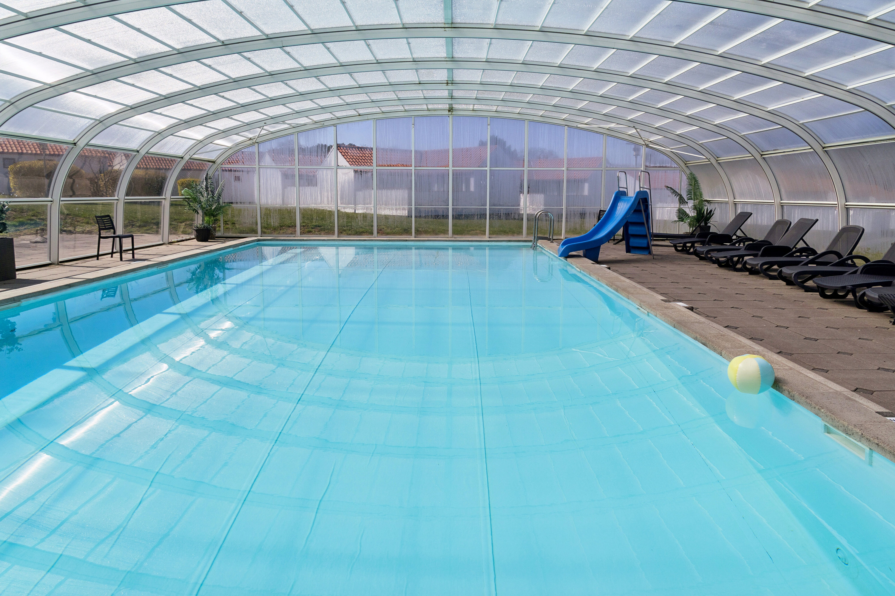 Fremhævet swimmingpool billede i fuldskærmstilstand. Billede af Genvej 4, 52., 3770 Allinge