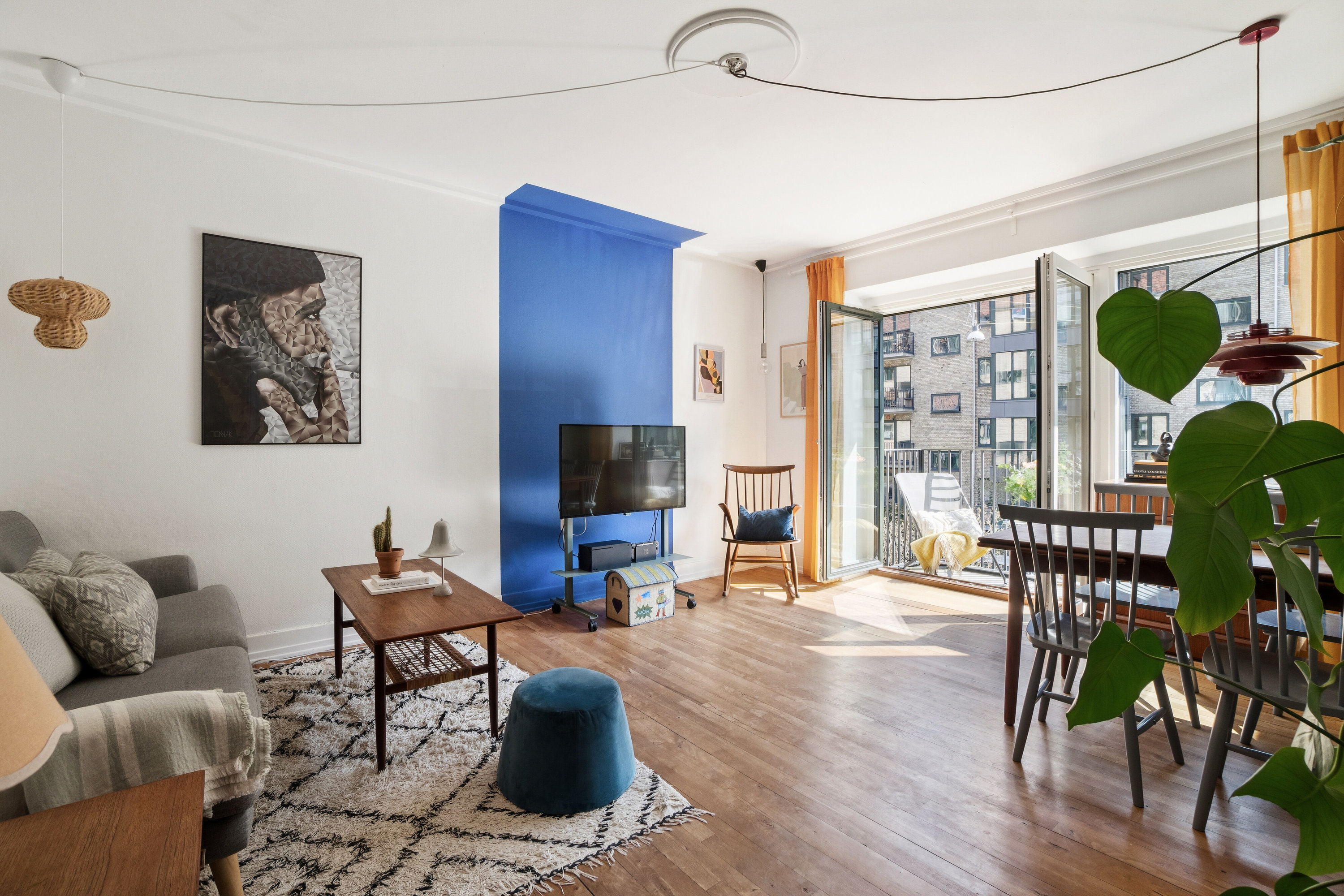 Fremhævet stue billede i fuldskærmstilstand. Billede af Johan Kellers Vej 42, 1. th., 2450 København SV