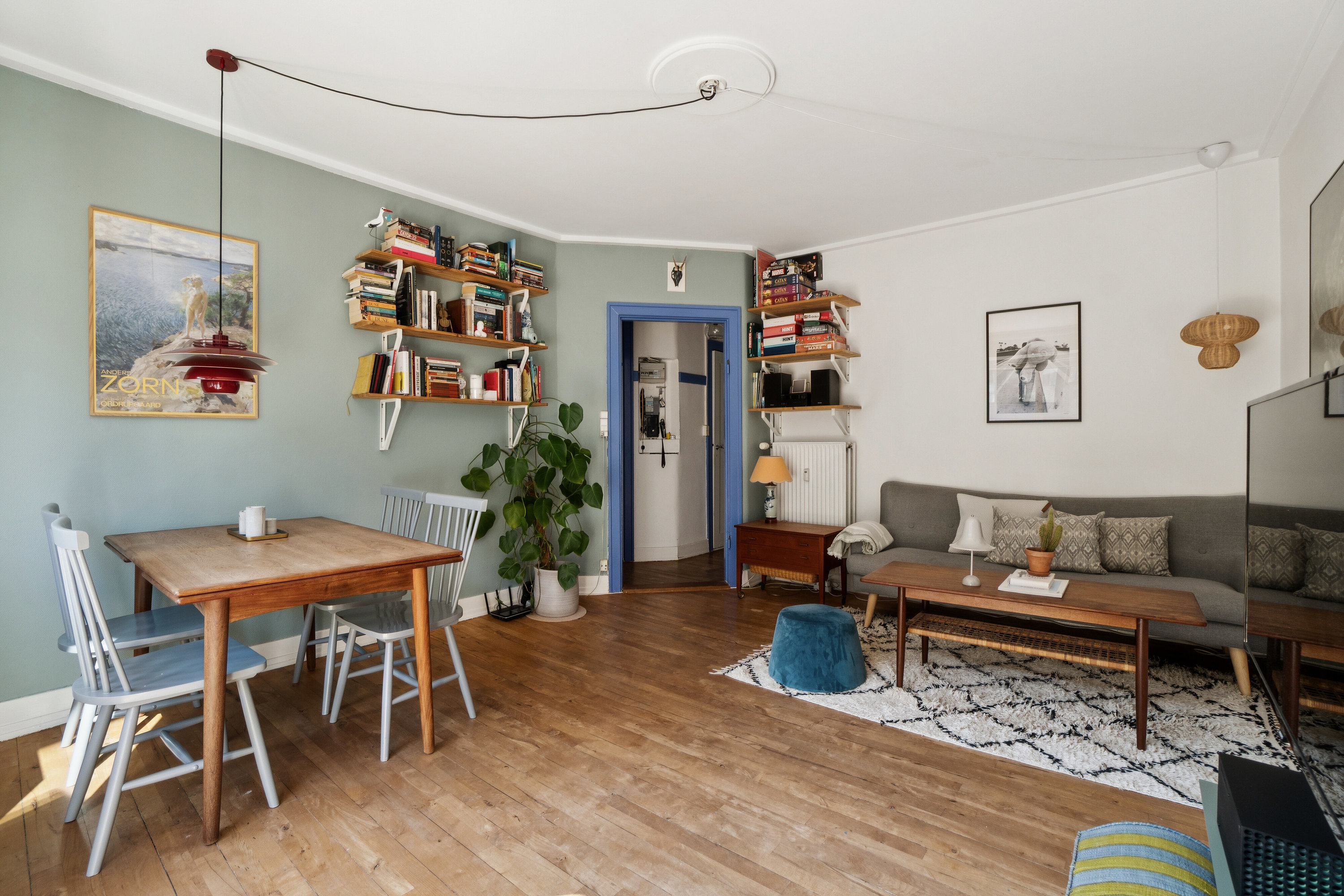 Fremhævet stue billede i fuldskærmstilstand. Billede af Johan Kellers Vej 42, 1. th., 2450 København SV