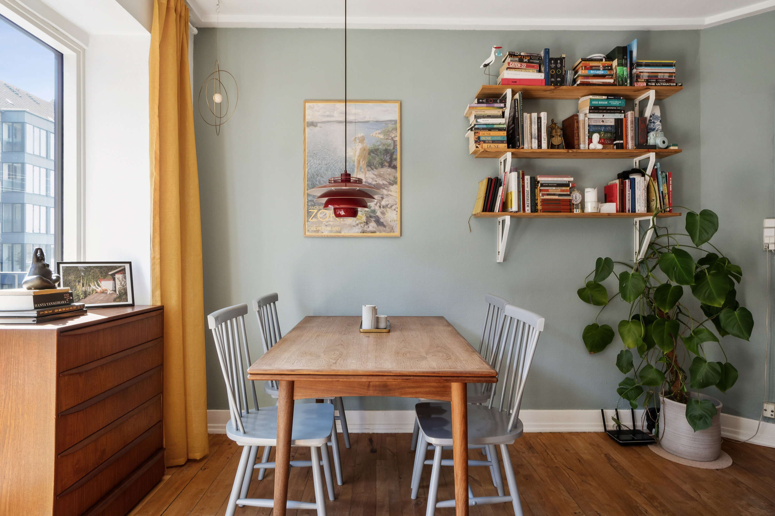 Fremhævet spisestue billede i fuldskærmstilstand. Billede af Johan Kellers Vej 42, 1. th., 2450 København SV