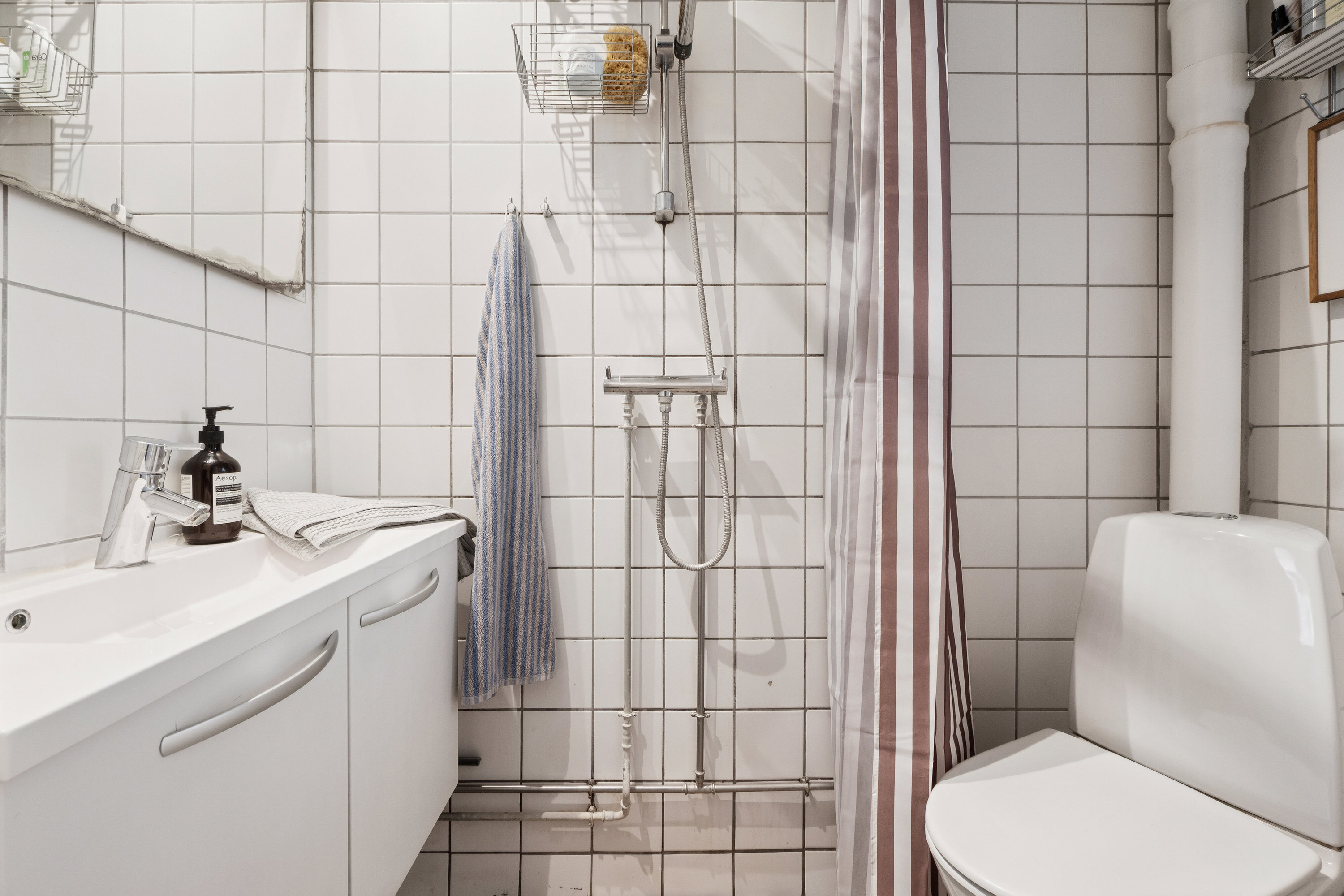 Fremhævet badeværelse billede i fuldskærmstilstand. Billede af Johan Kellers Vej 42, 1. th., 2450 København SV