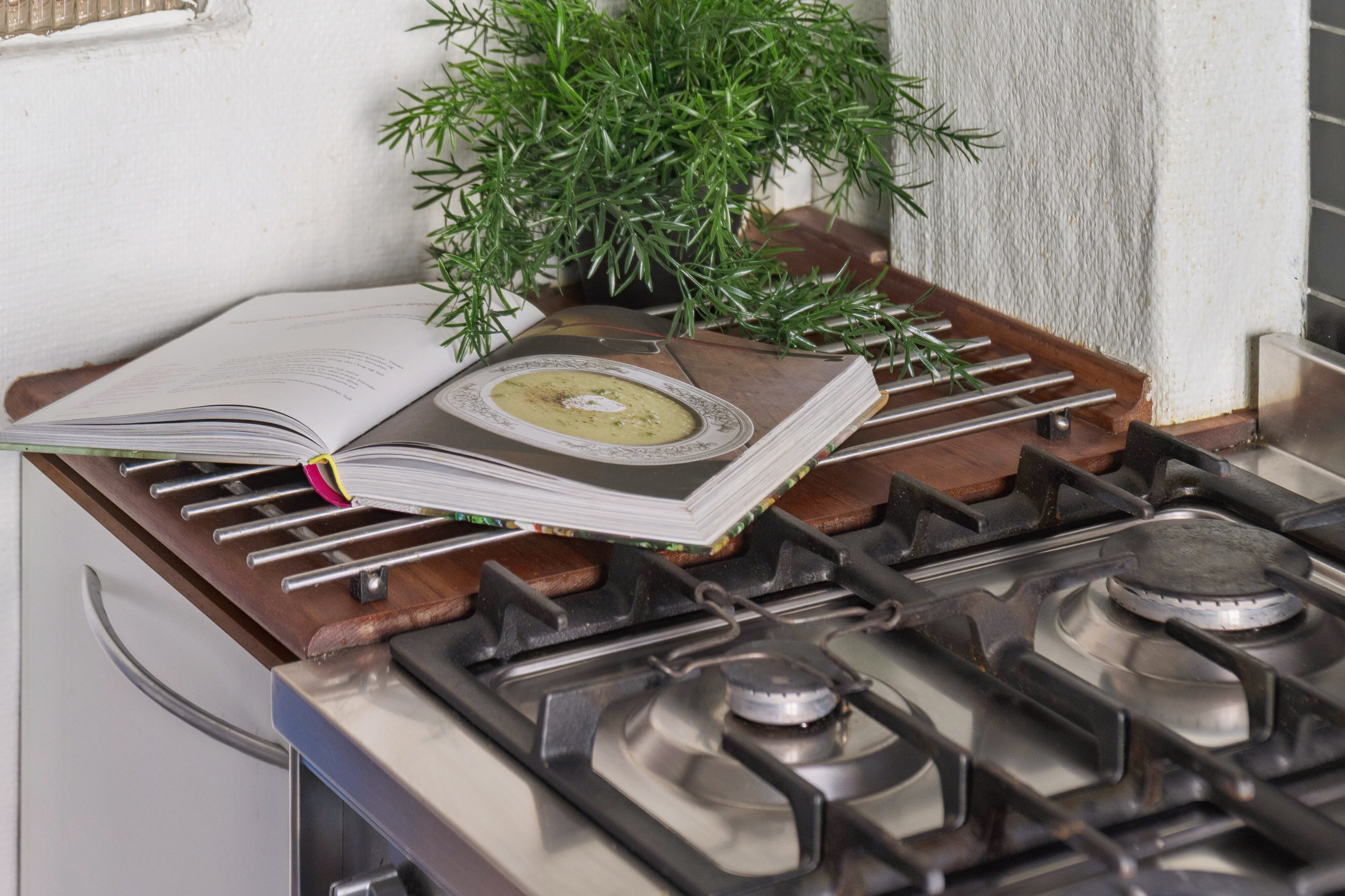 Fremhævet køkken billede i fuldskærmstilstand. Billede af Johan Kellers Vej 42, 1. th., 2450 København SV