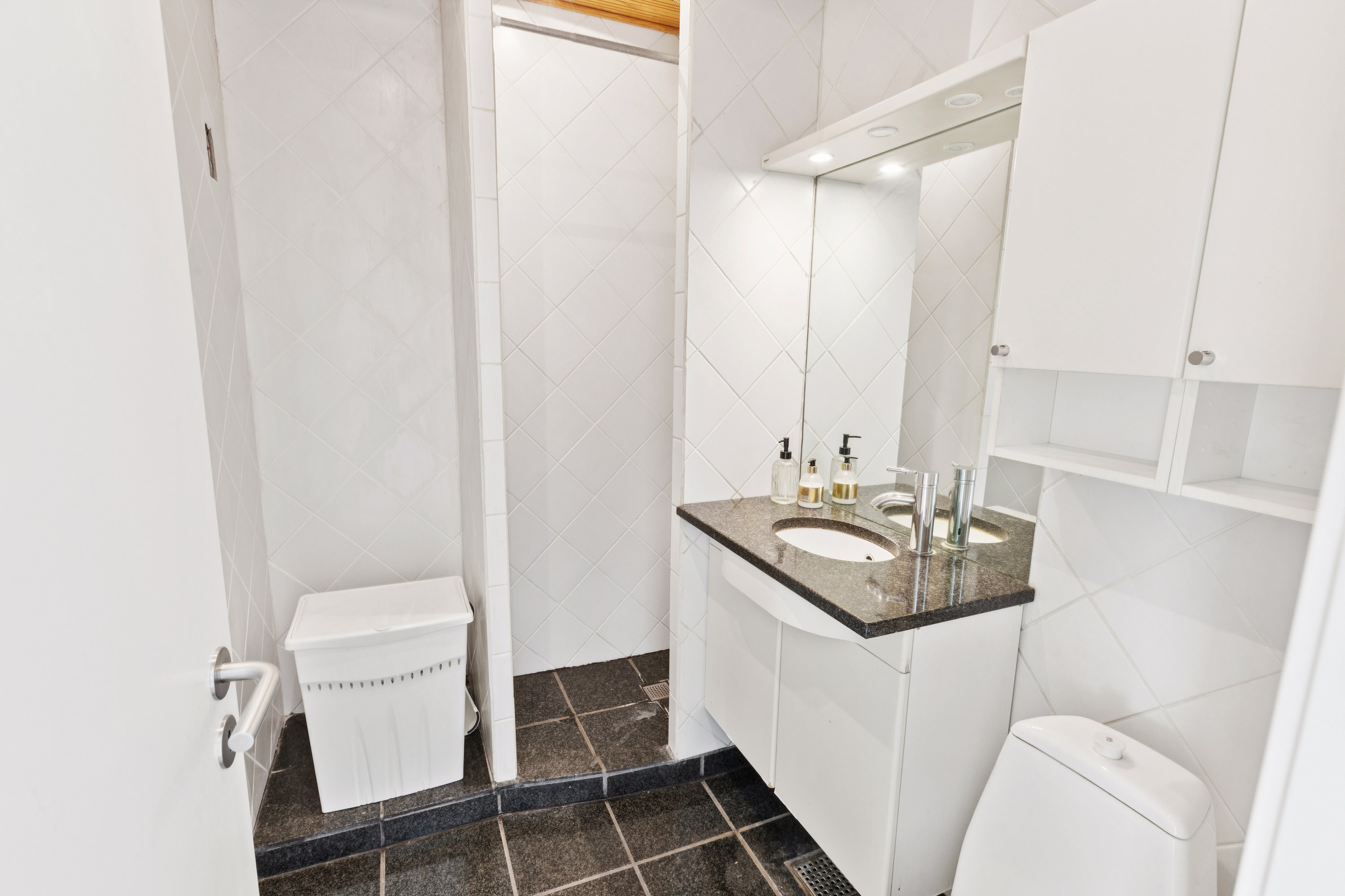 Fremhævet badeværelse billede i fuldskærmstilstand. Billede af Parkvej 139, 2. th., 2630 Taastrup