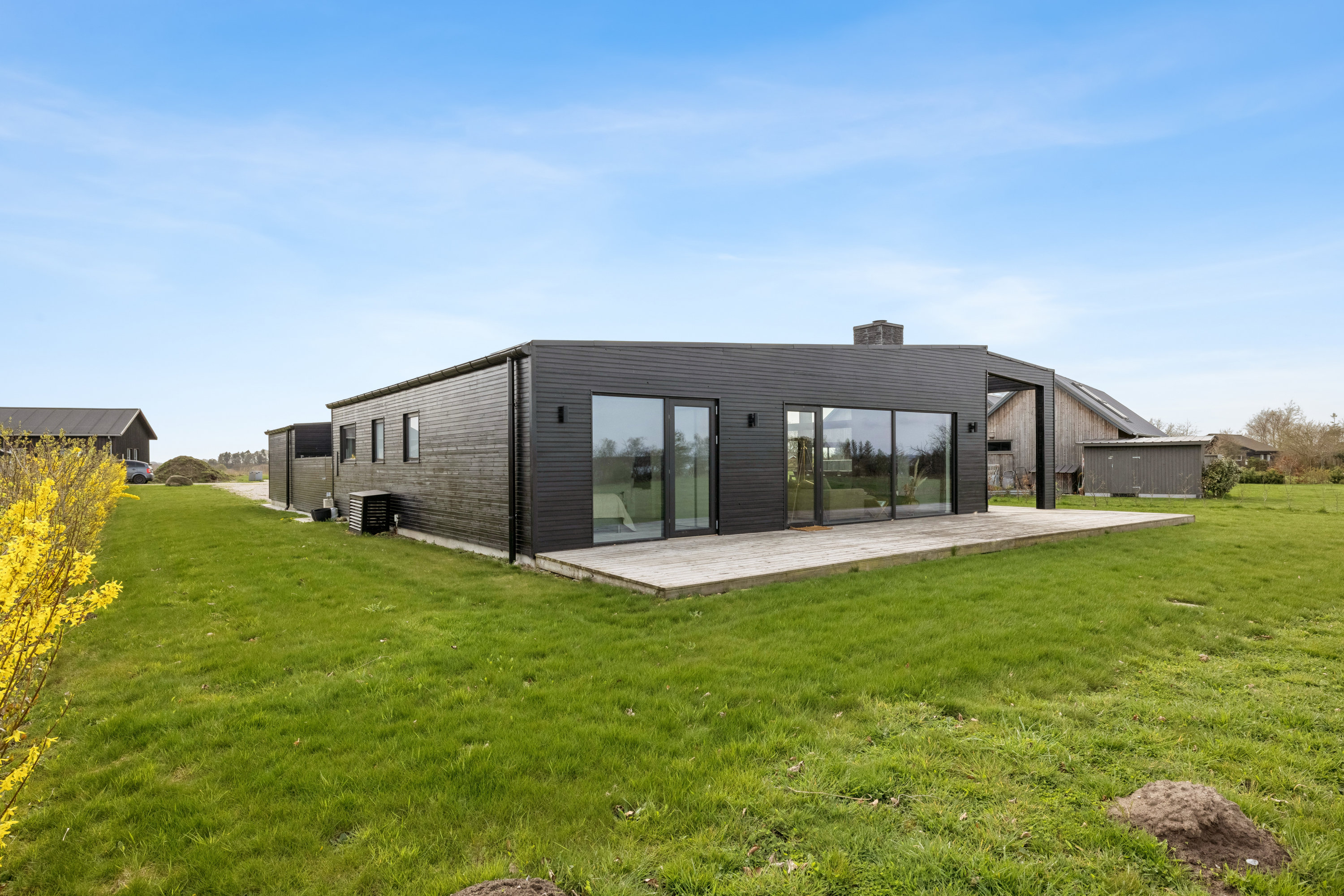 Fremhævet andet billede i fuldskærmstilstand. Billede af Isfuglebakken 3, Hjarbæk, 8831 Løgstrup