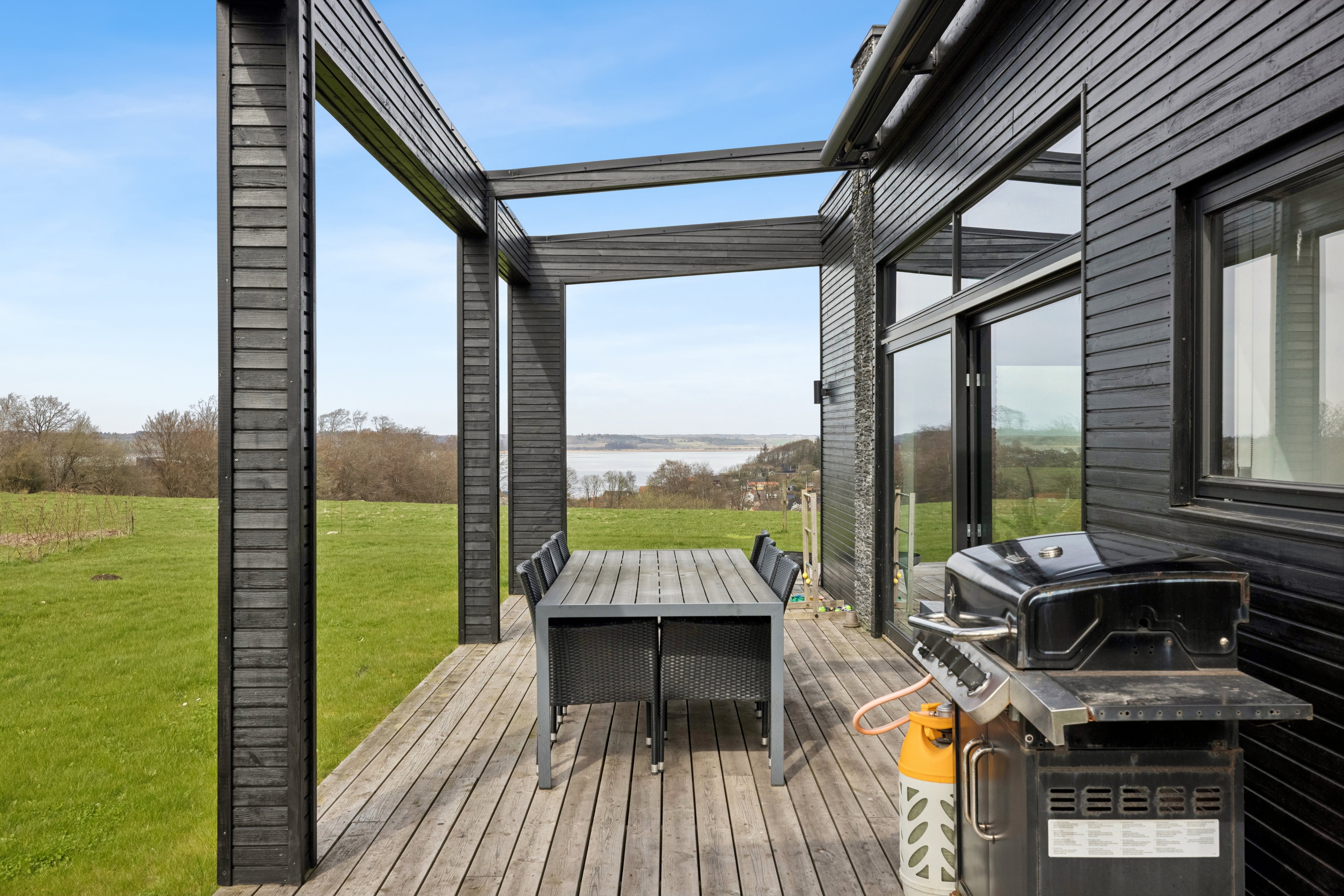 Fremhævet terrasse billede i fuldskærmstilstand. Billede af Isfuglebakken 3, Hjarbæk, 8831 Løgstrup