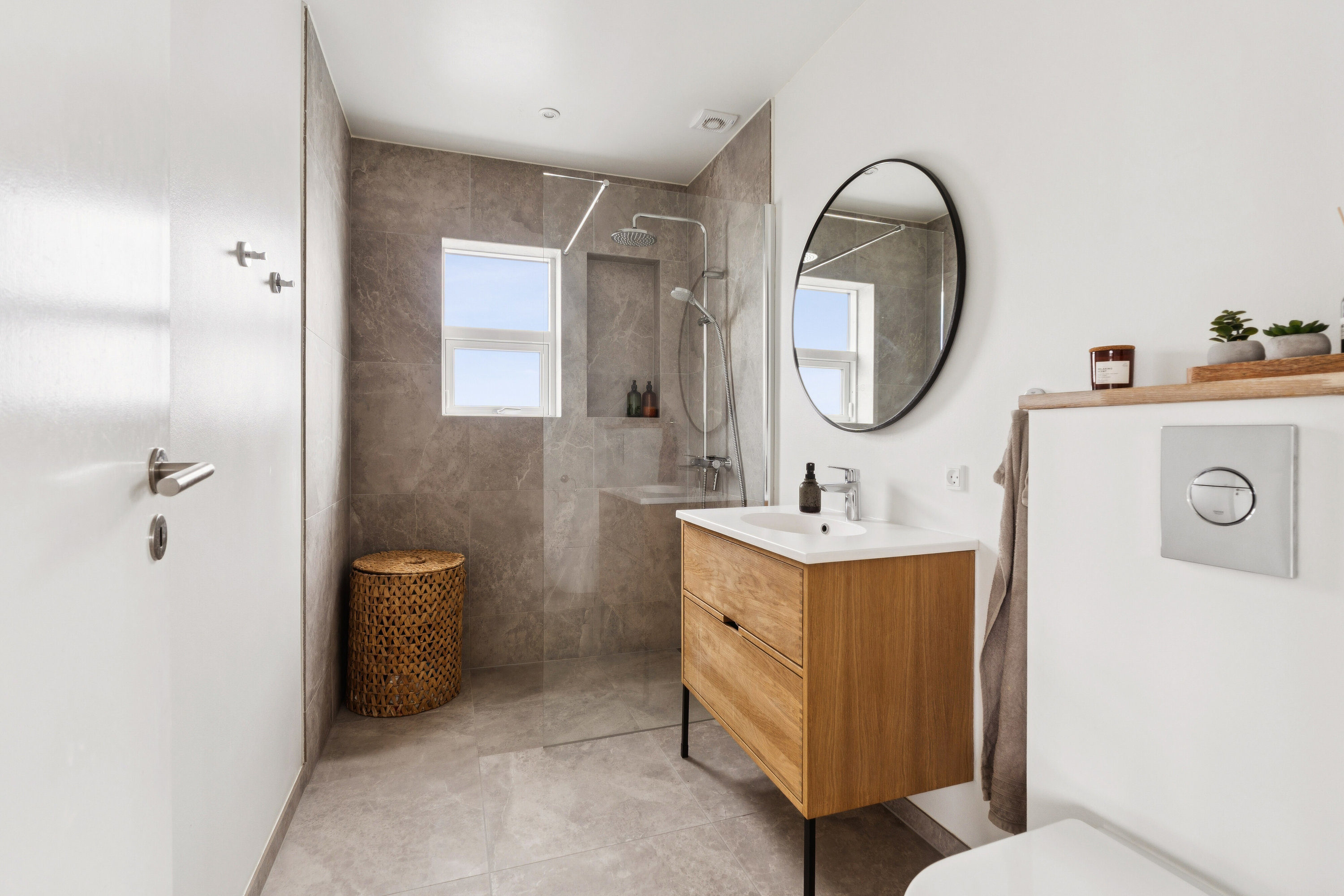 Fremhævet badeværelse billede i fuldskærmstilstand. Billede af Harevænget 141, 5800 Nyborg