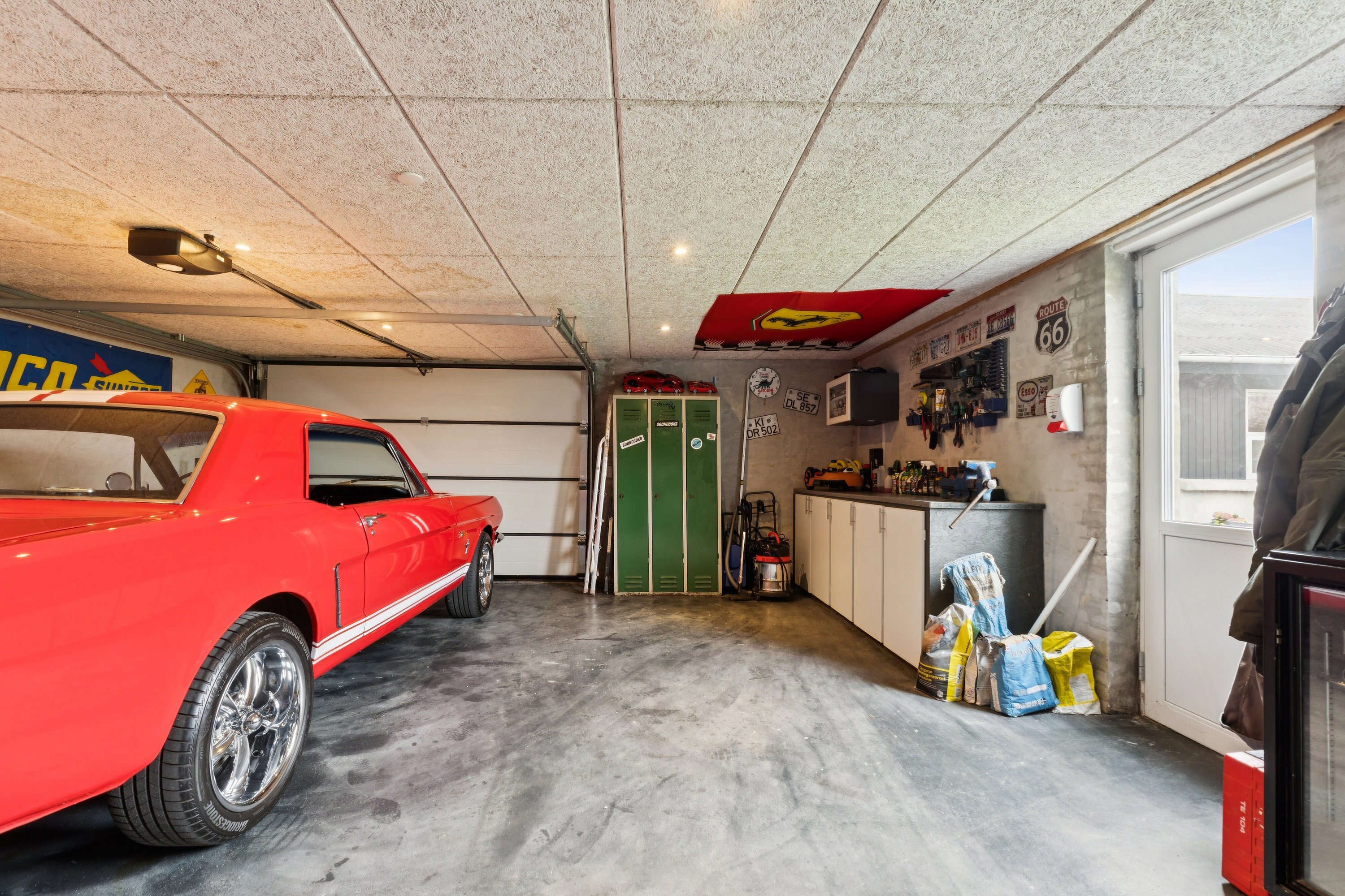 Fremhævet garage billede i fuldskærmstilstand. Billede af Harevænget 141, 5800 Nyborg