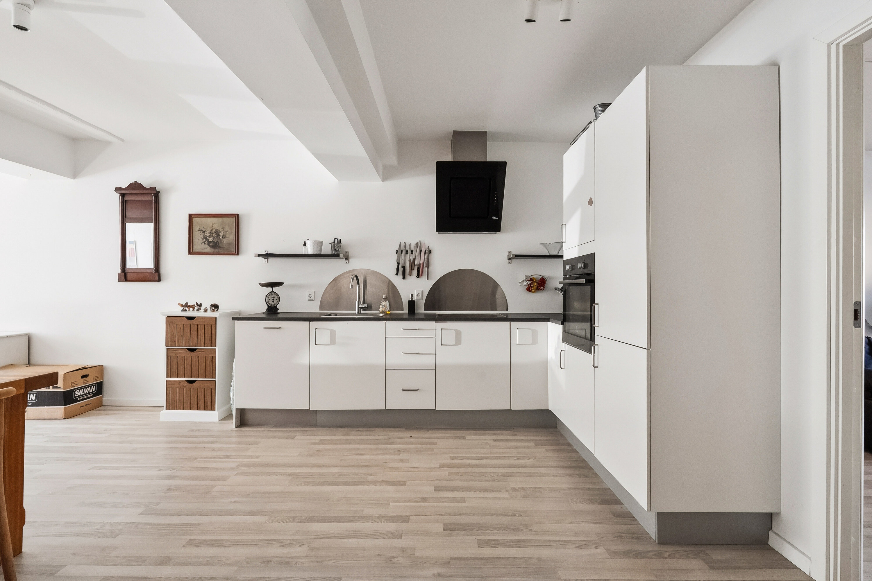 Fremhævet køkken billede i fuldskærmstilstand. Billede af Svend Gønges Torv 6, st.. th., 4720 Præstø