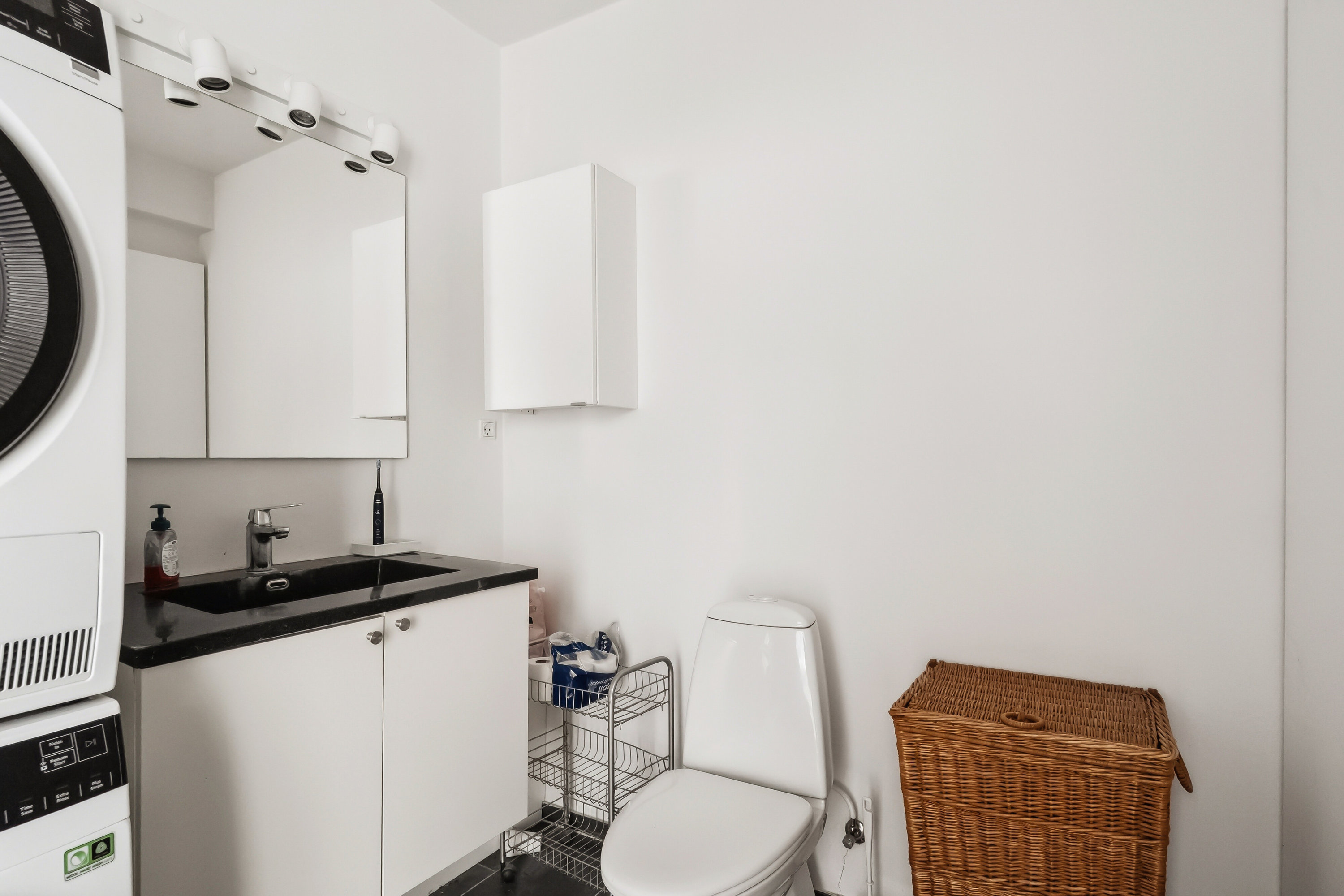 Fremhævet badeværelse billede i fuldskærmstilstand. Billede af Svend Gønges Torv 6, st.. th., 4720 Præstø