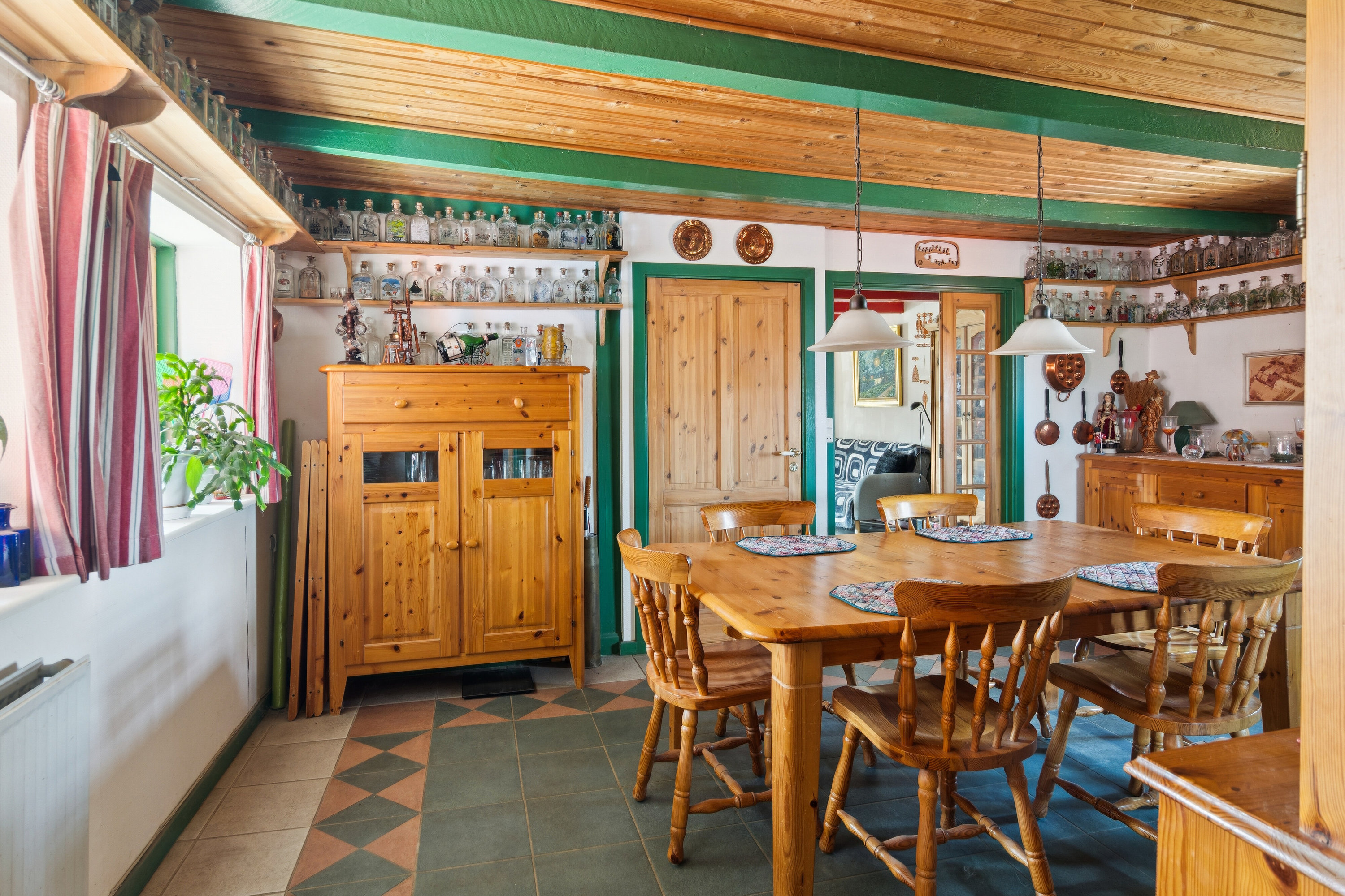 Fremhævet spisestue billede i fuldskærmstilstand. Billede af Rendebakken 11, Gelsted, 4160 Herlufmagle