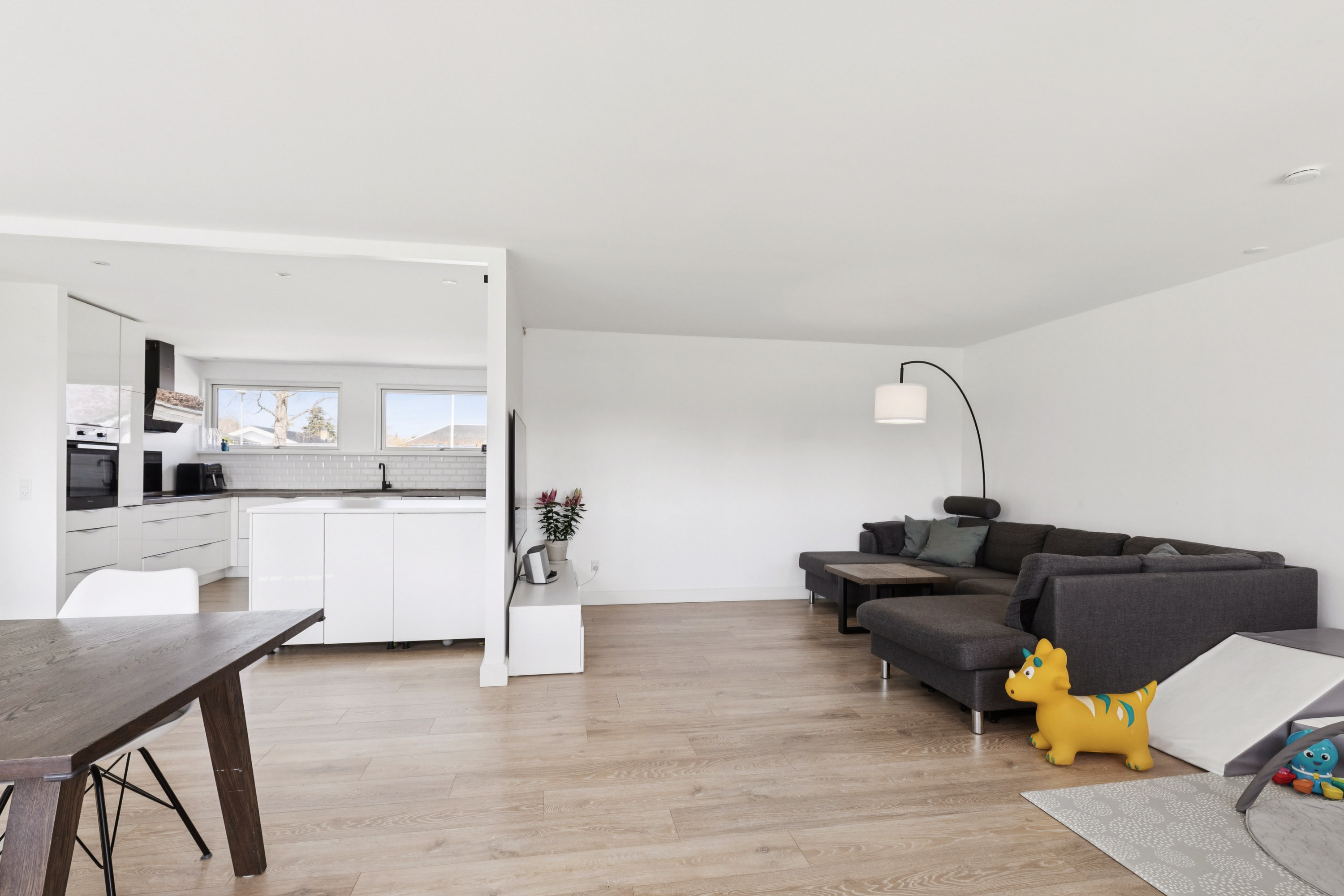 Fremhævet stue billede i fuldskærmstilstand. Billede af Birkevang 80, Fløng, 2640 Hedehusene