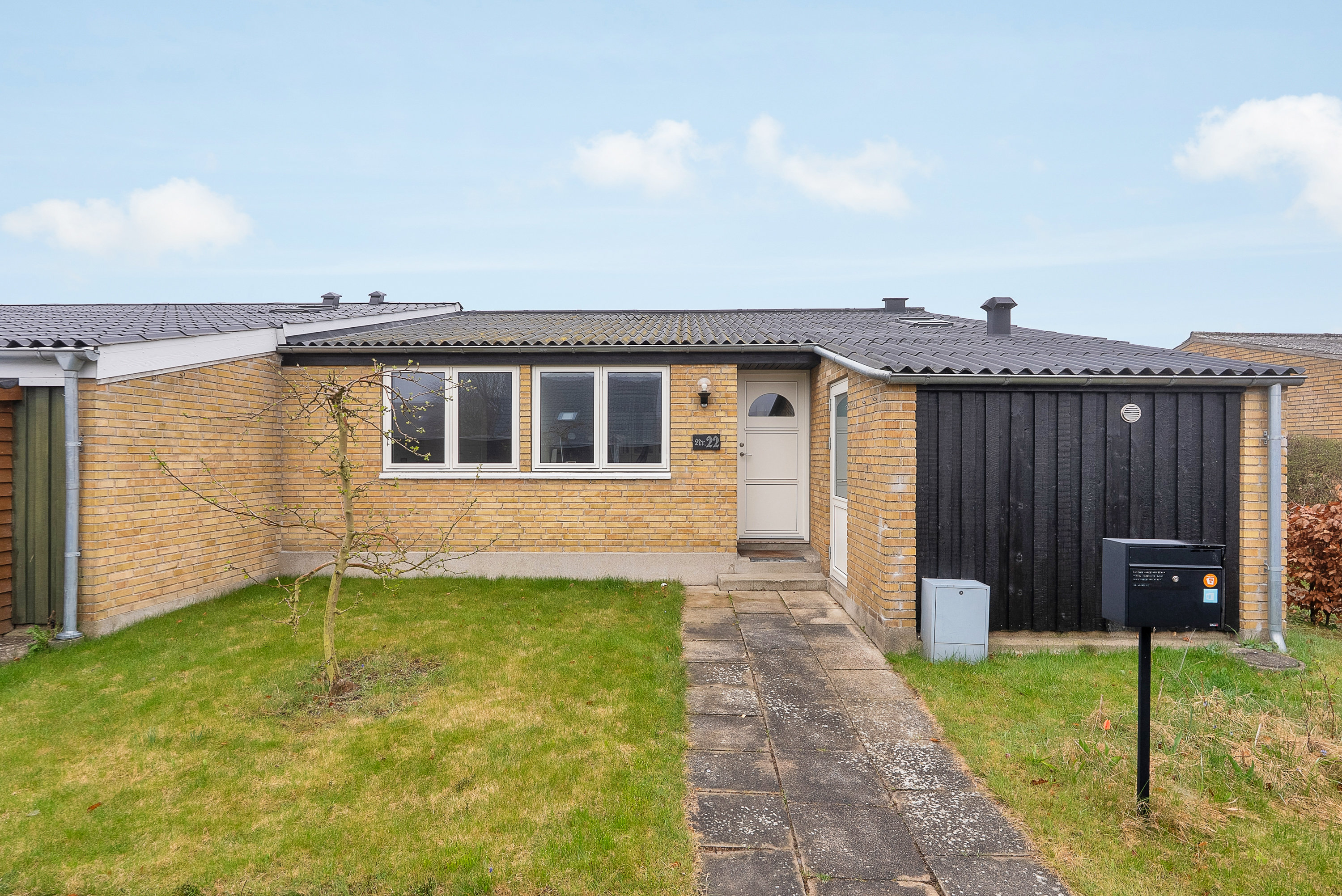Fremhævet facade billede i fuldskærmstilstand. Billede af Egilsvej 22, Højstrup, 5210 Odense NV