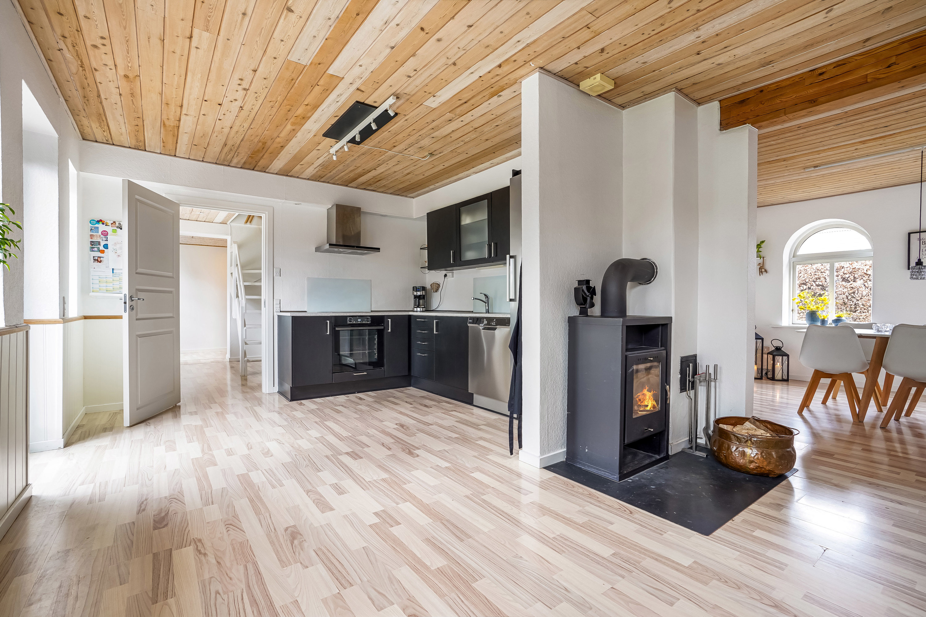 Fremhævet køkken billede i fuldskærmstilstand. Billede af Burgårdevej 26, Vinding, 8654 Bryrup