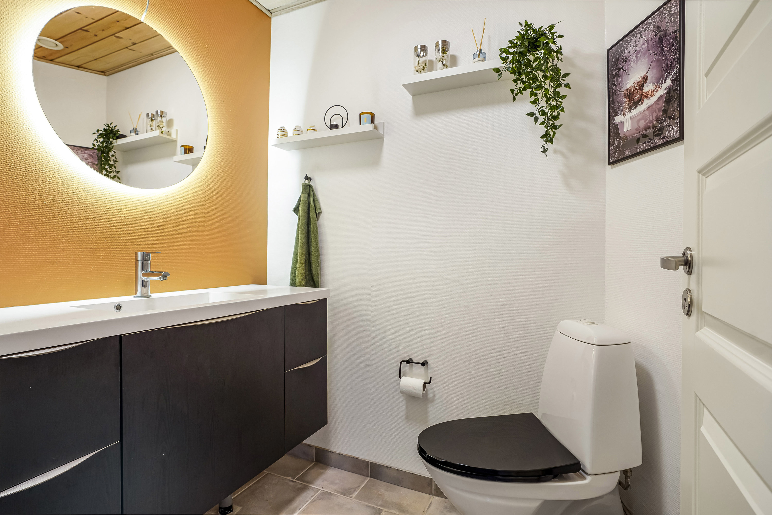 Fremhævet toilet billede i fuldskærmstilstand. Billede af Burgårdevej 26, Vinding, 8654 Bryrup