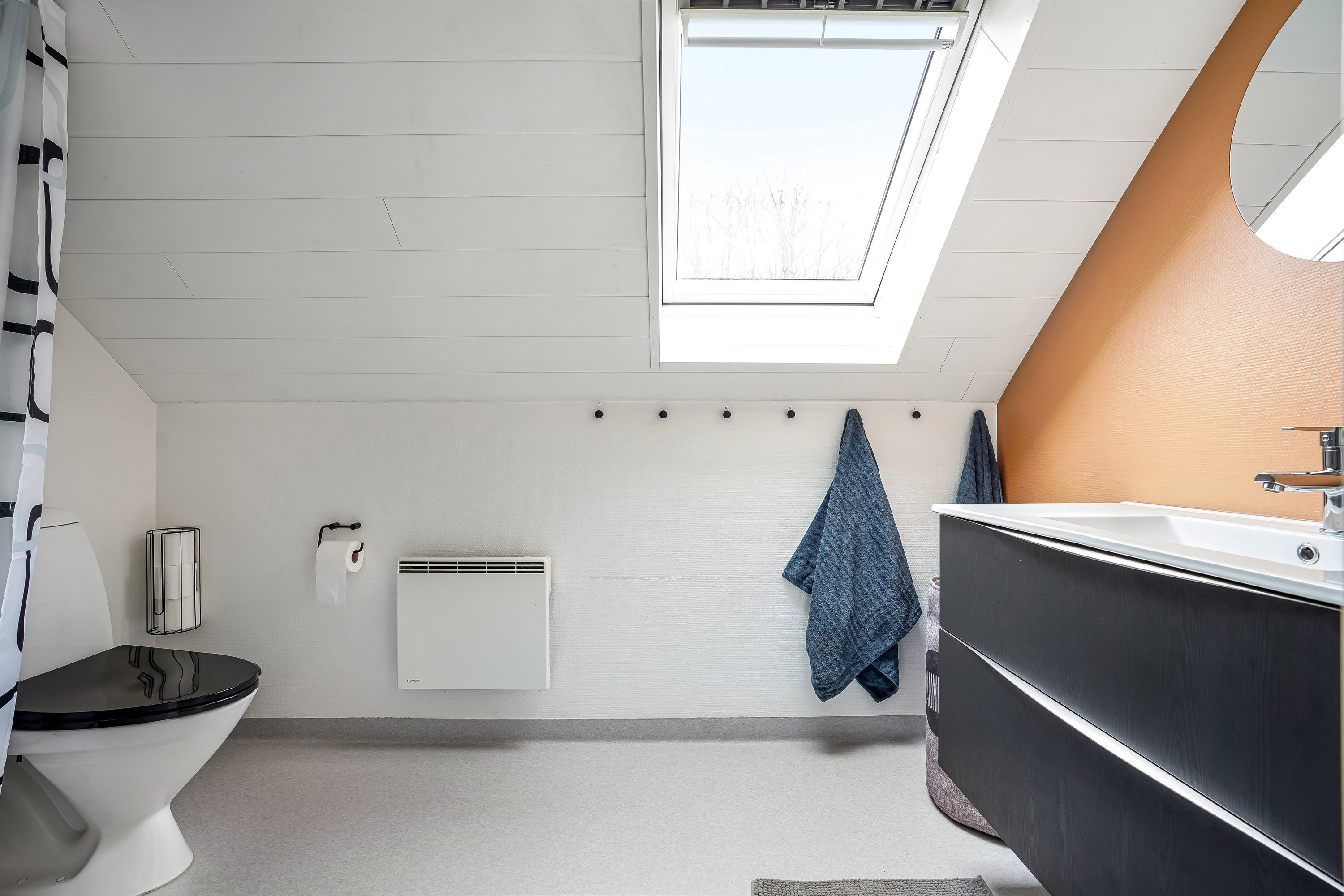 Fremhævet toilet billede i fuldskærmstilstand. Billede af Burgårdevej 26, Vinding, 8654 Bryrup