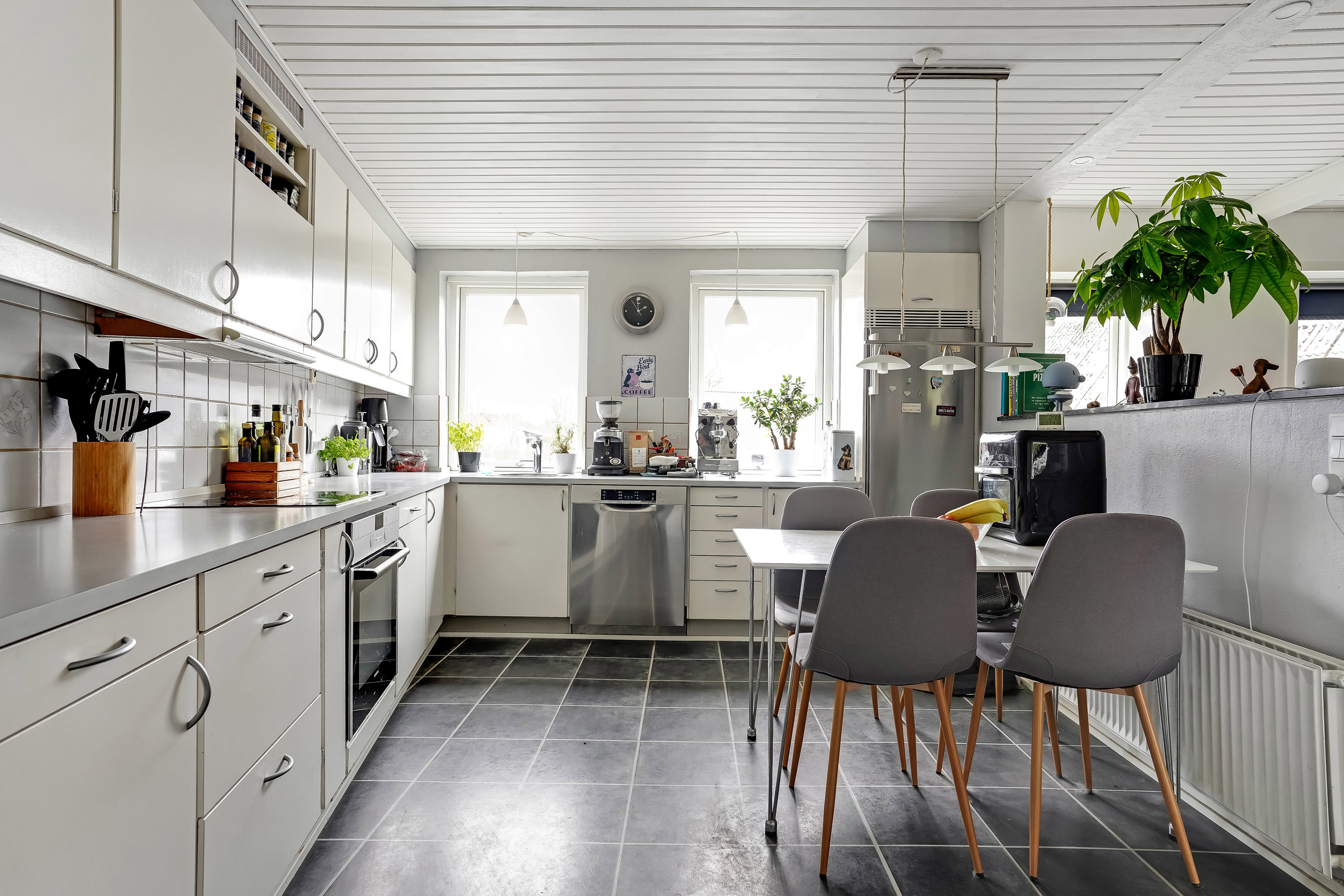 Fremhævet køkken billede i fuldskærmstilstand. Billede af Hesselballevej 30, 7171 Uldum