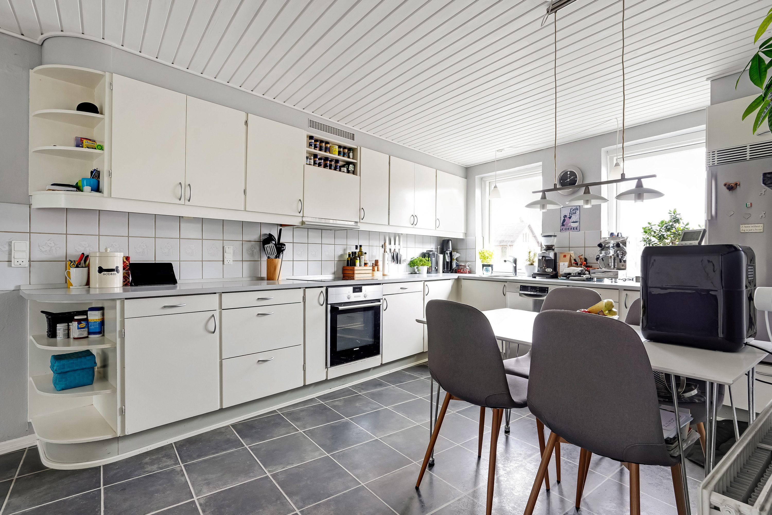 Fremhævet køkken billede i fuldskærmstilstand. Billede af Hesselballevej 30, 7171 Uldum