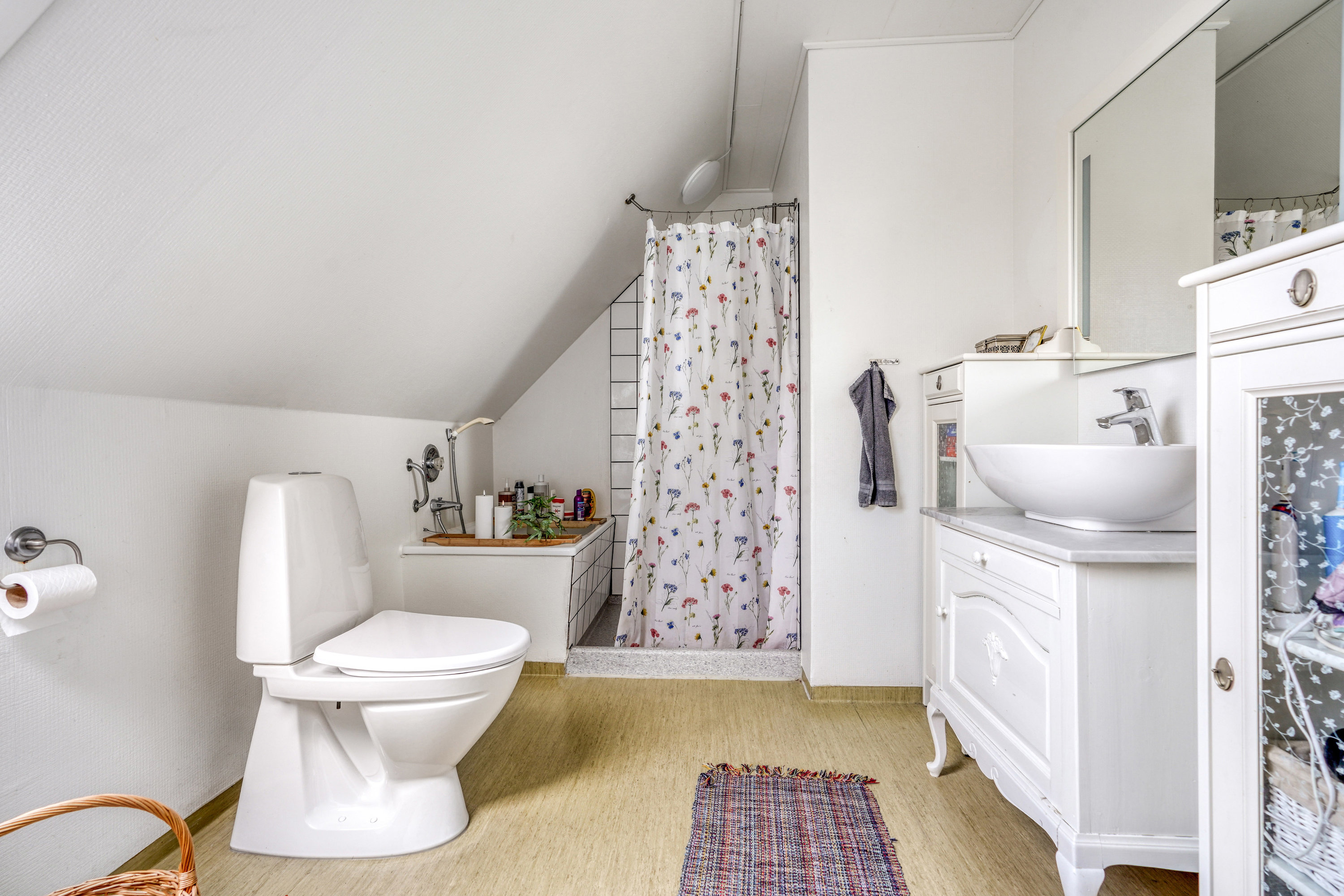 Fremhævet toilet billede i fuldskærmstilstand. Billede af Mølletoften 2, 8740 Brædstrup