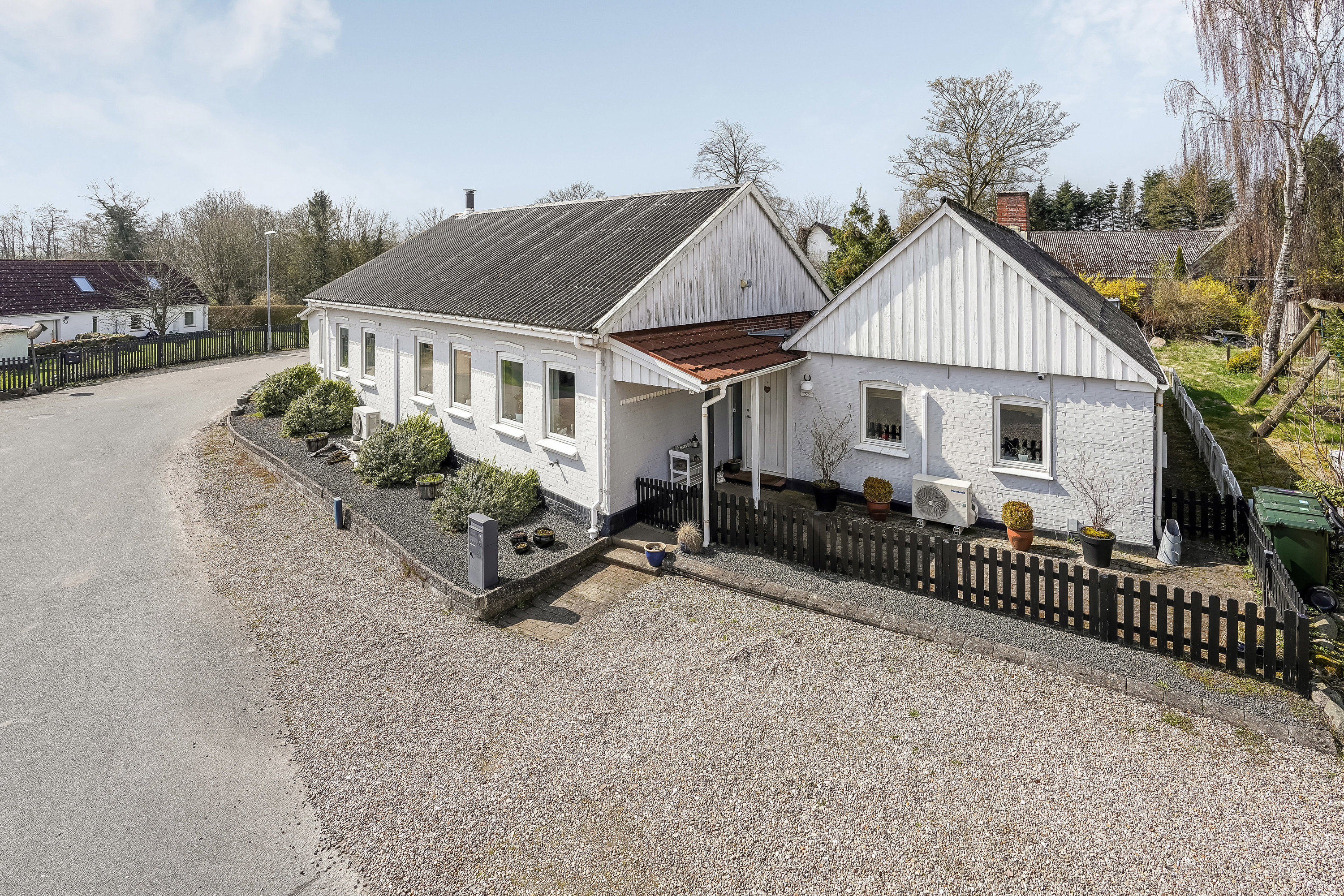 Fremhævet ejendommen billede i fuldskærmstilstand. Billede af Hesselballevej 30, 7171 Uldum