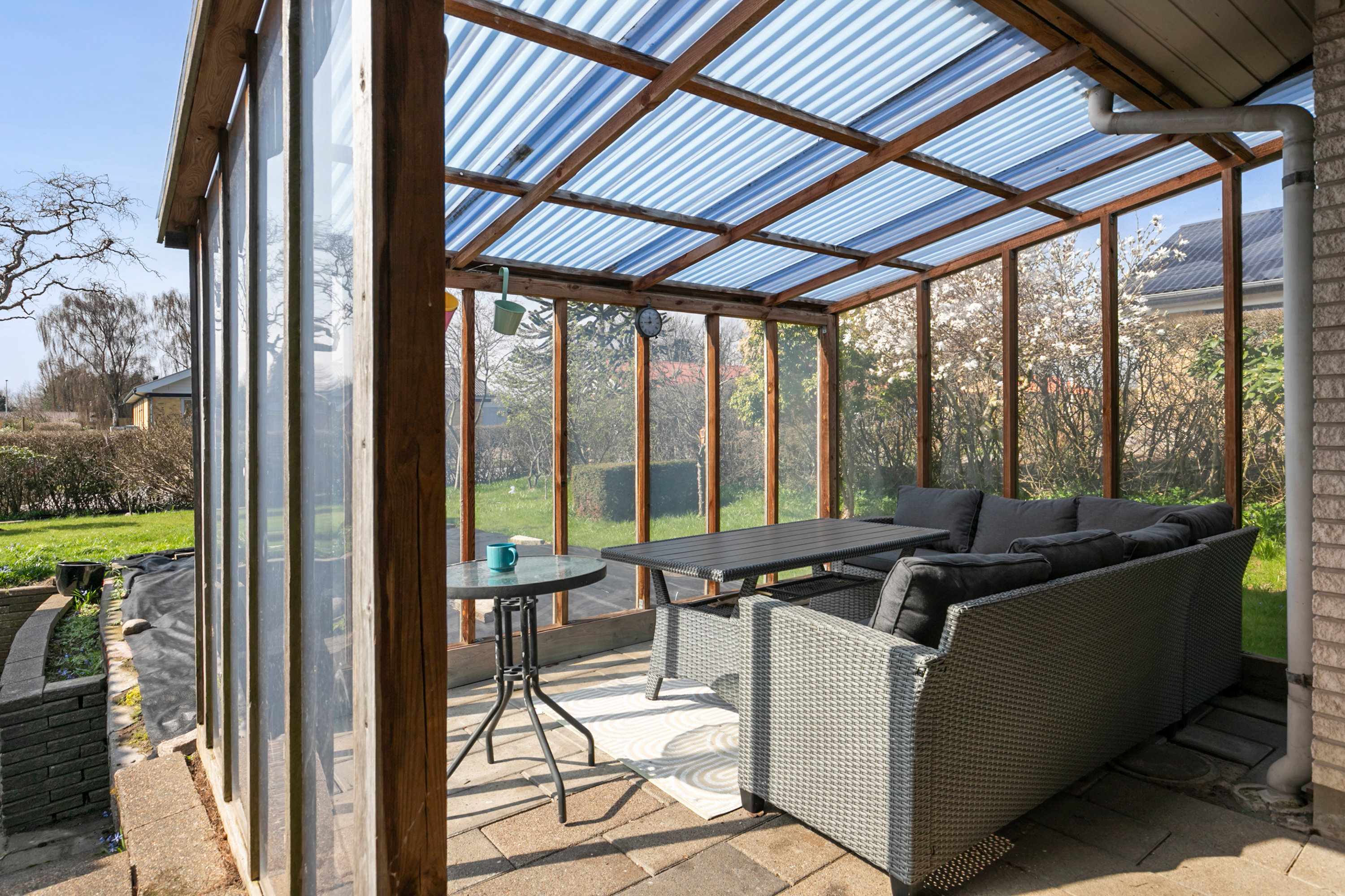 Fremhævet overdækket terrasse billede i fuldskærmstilstand. Billede af Snehvidevej 4, 9700 Brønderslev